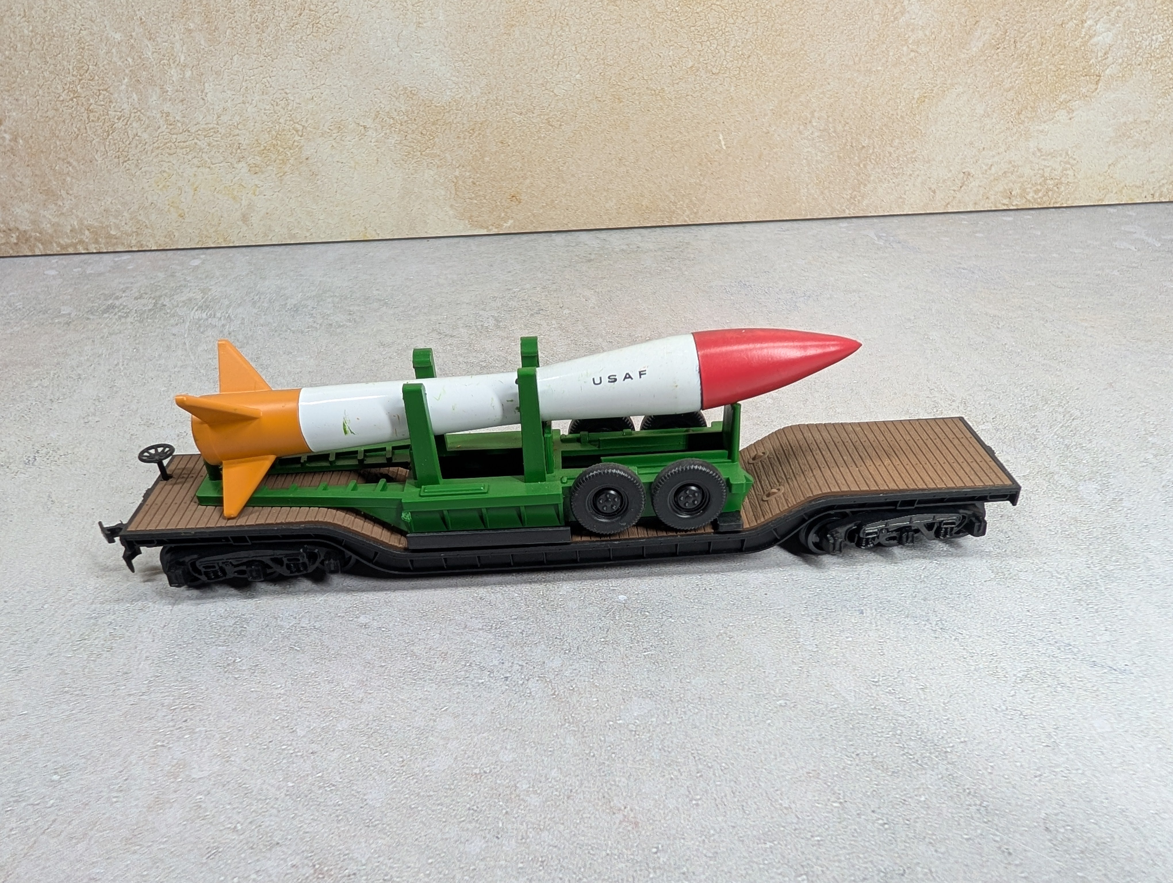 USED Bachmann HO Scale Center Depressed Flat Car w/ USAF Missile