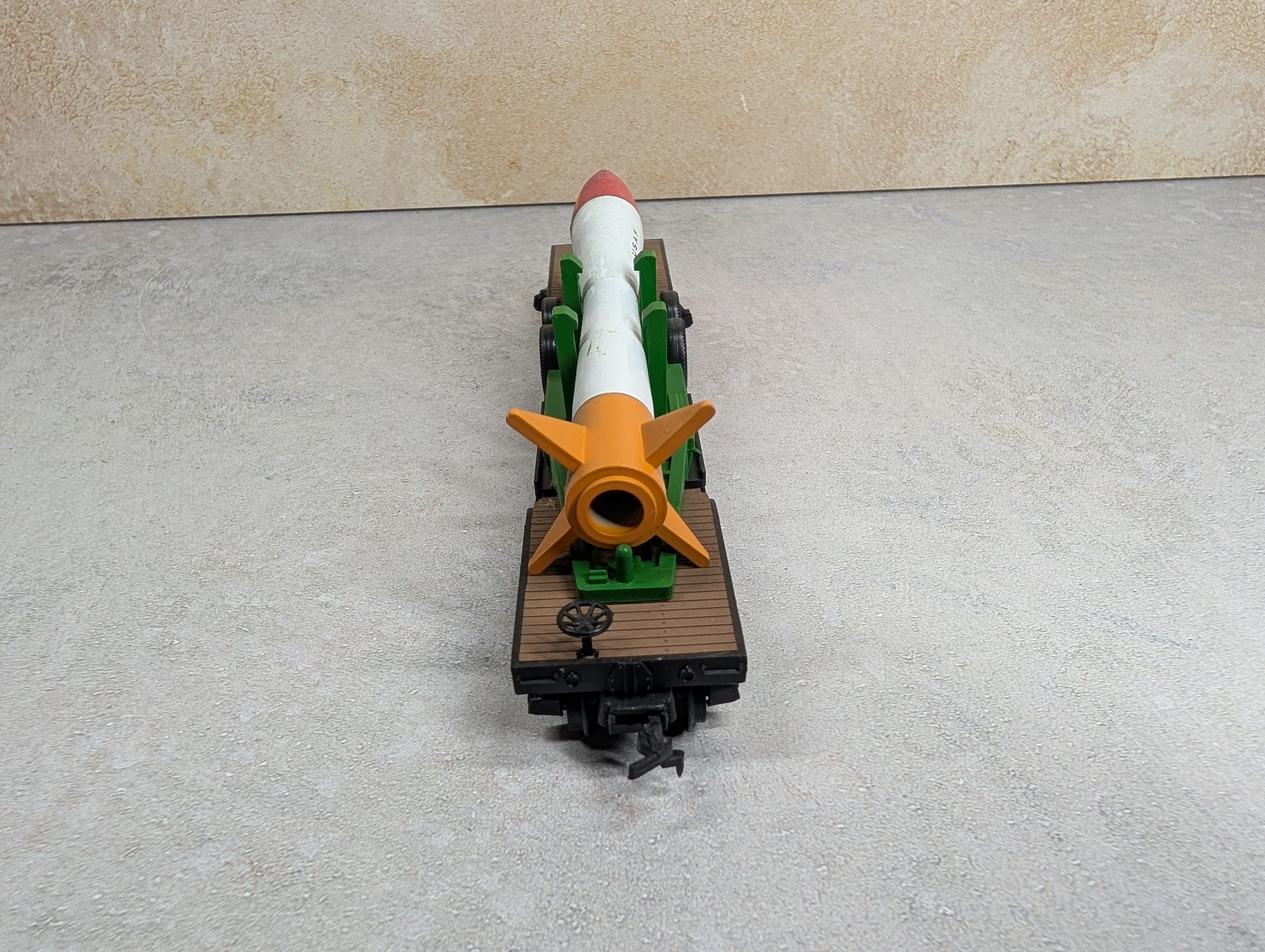 USED Bachmann HO Scale Center Depressed Flat Car w/ USAF Missile