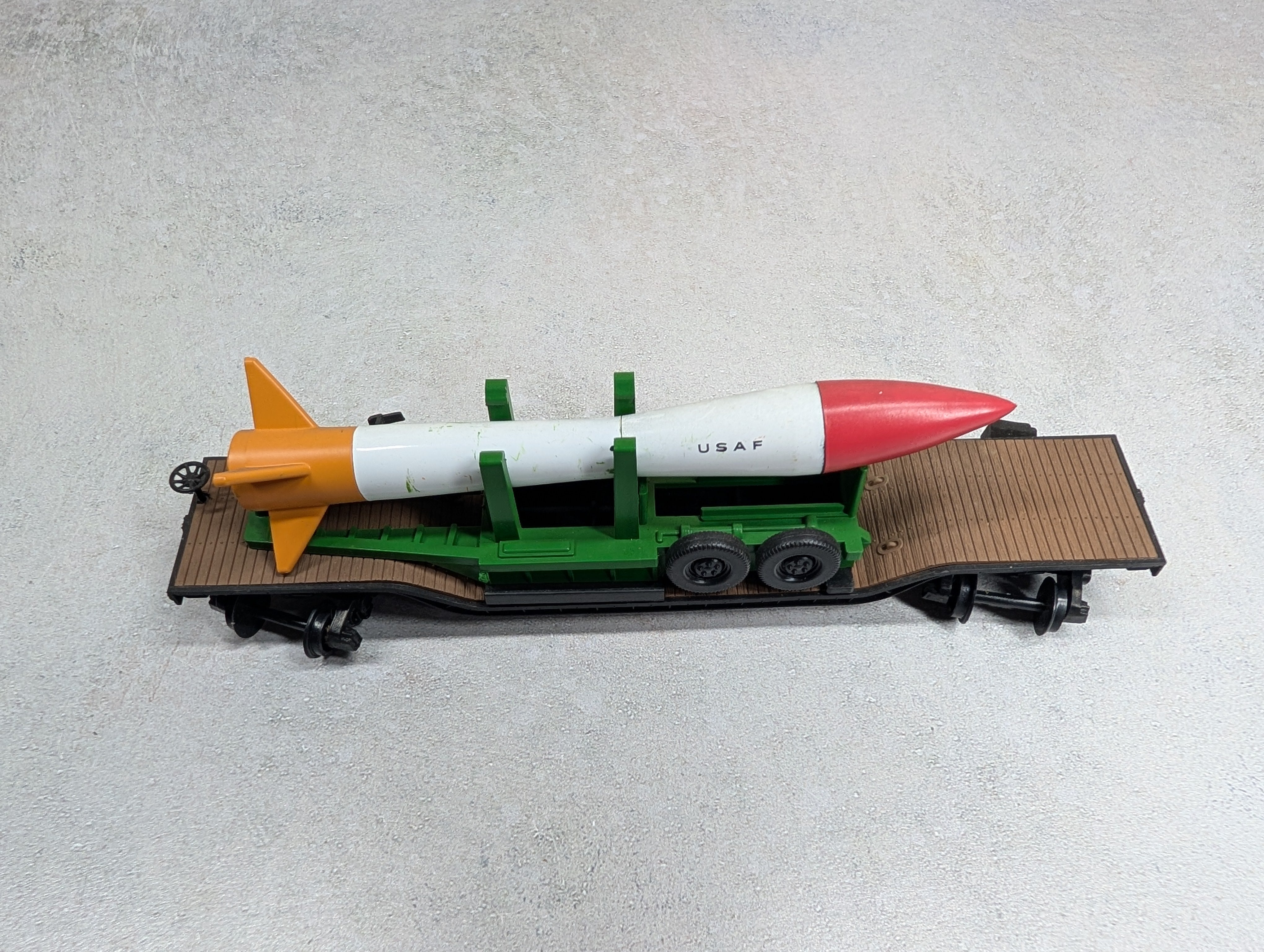 USED Bachmann HO Scale Center Depressed Flat Car w/ USAF Missile