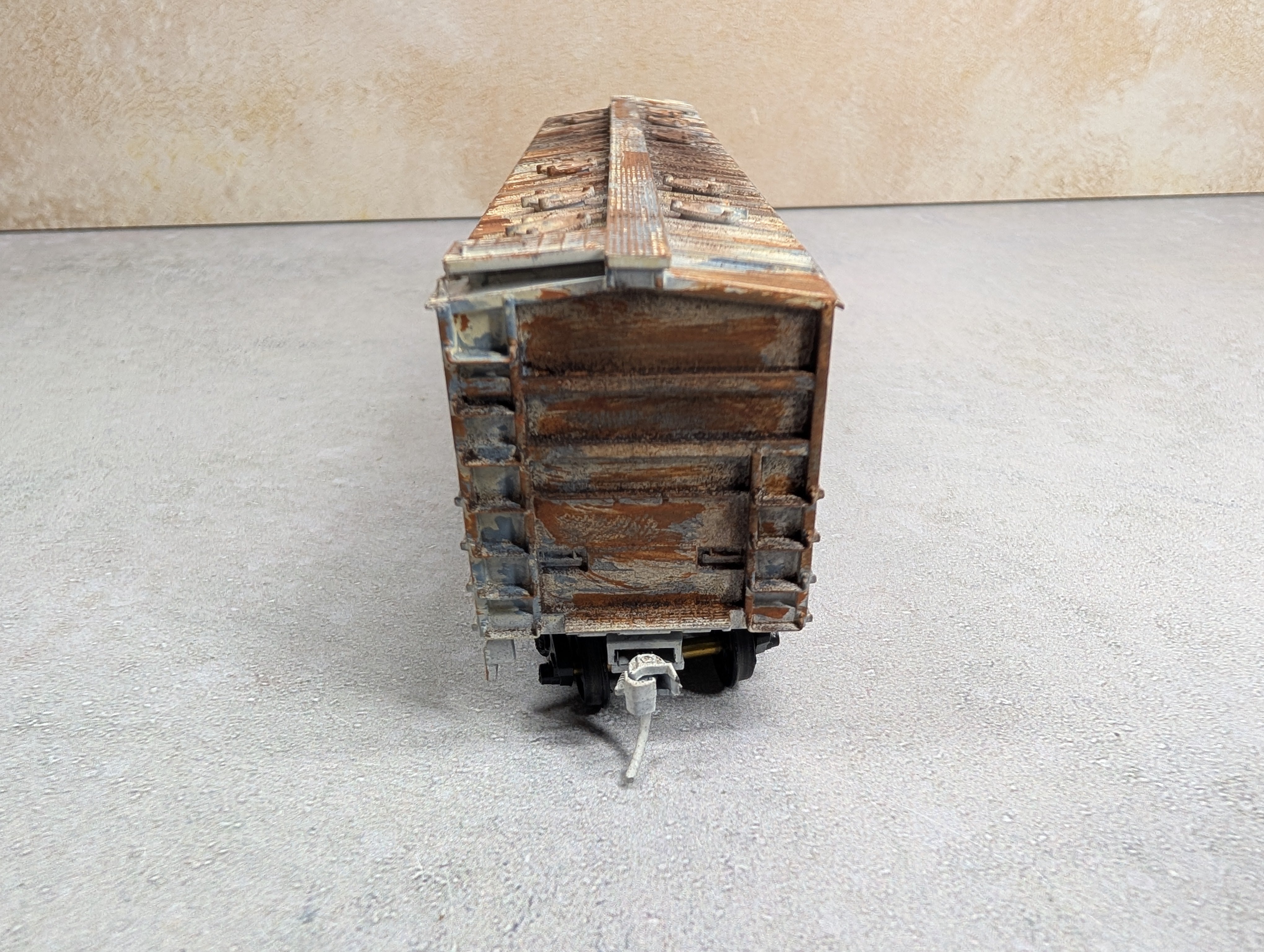 USED HO Scale Beautifully Weathered Covered Hopper