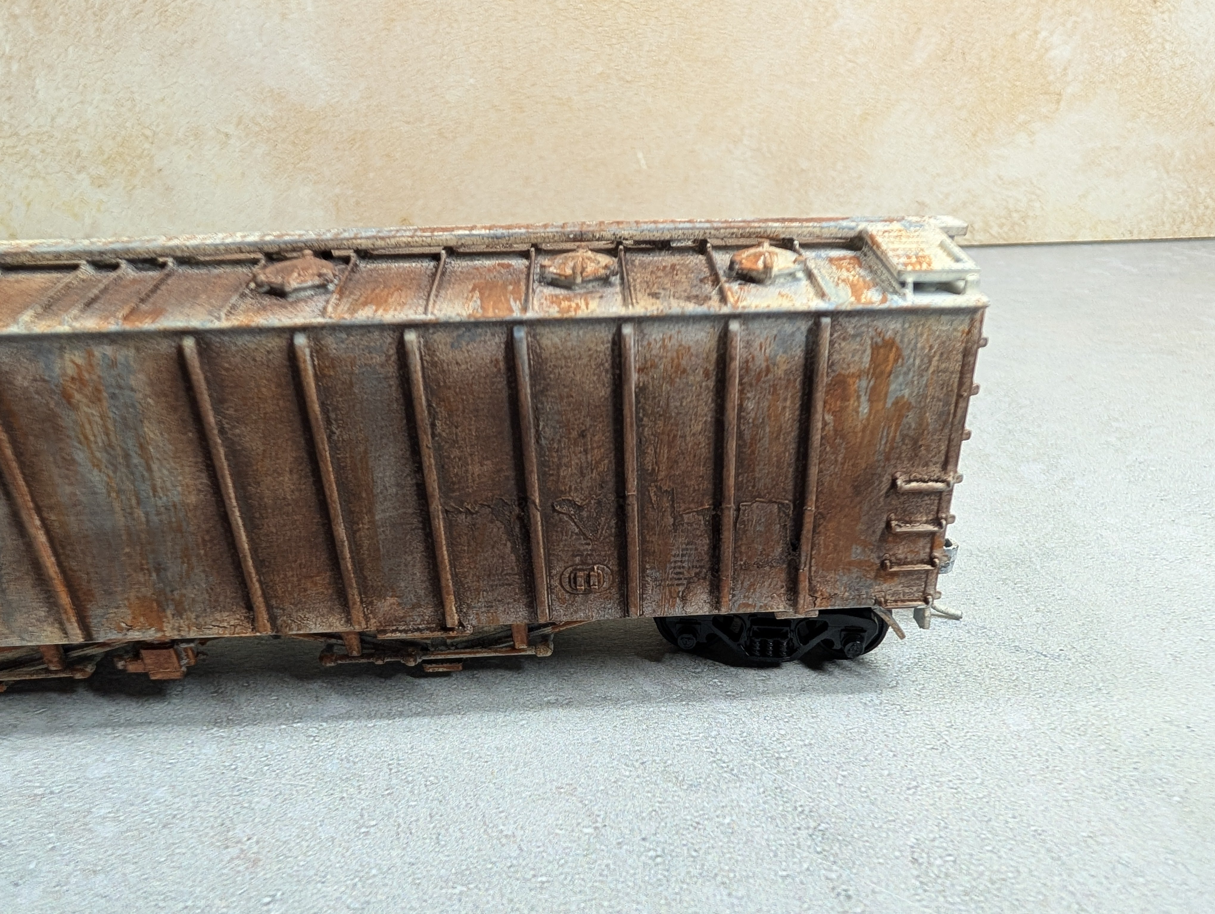 USED HO Scale Beautifully Weathered Covered Hopper