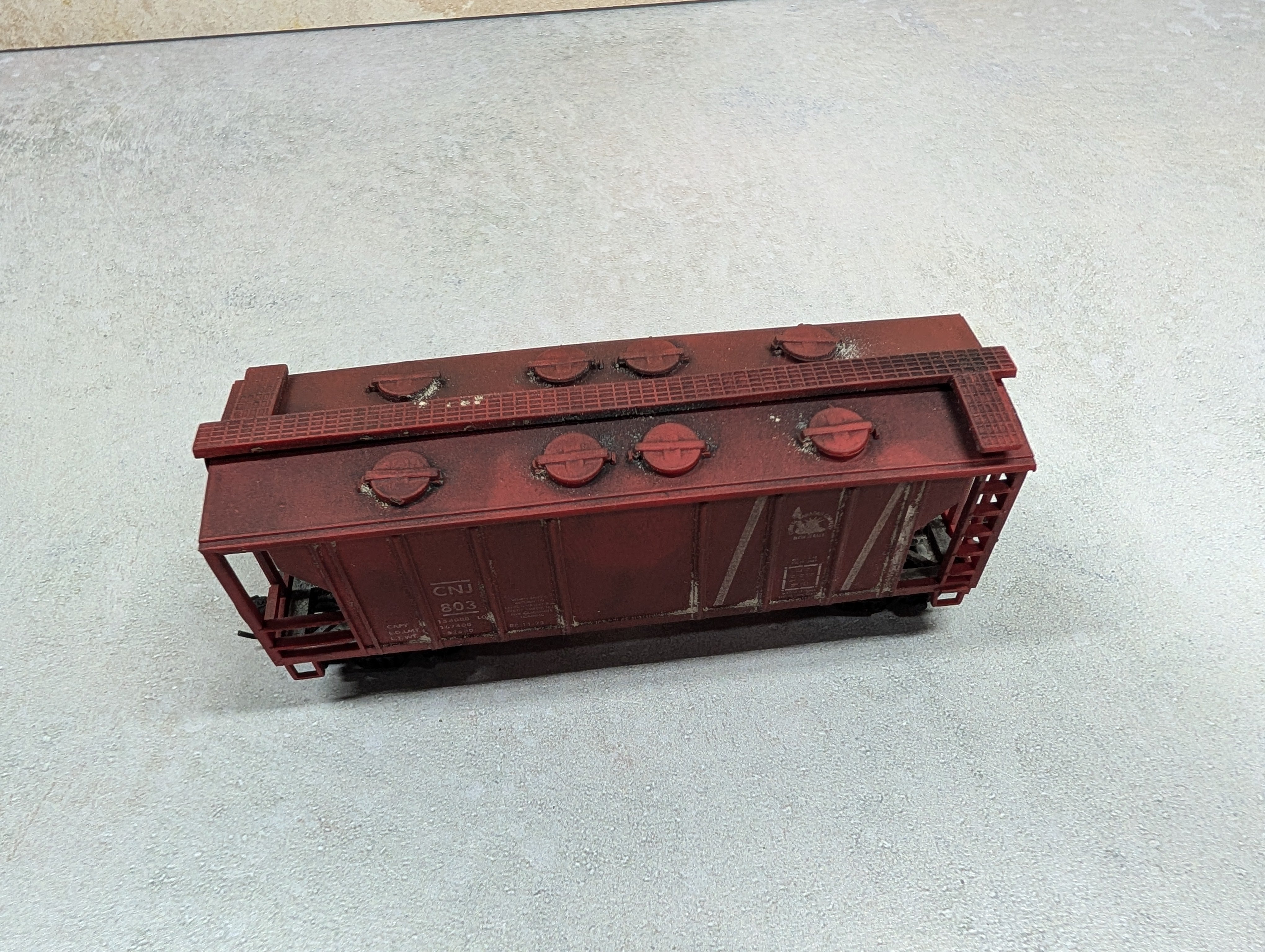 USED Roundhouse HO Scale Beautifully Weathered Covered Hopper Central Railroad of New Jersey CNJ #803