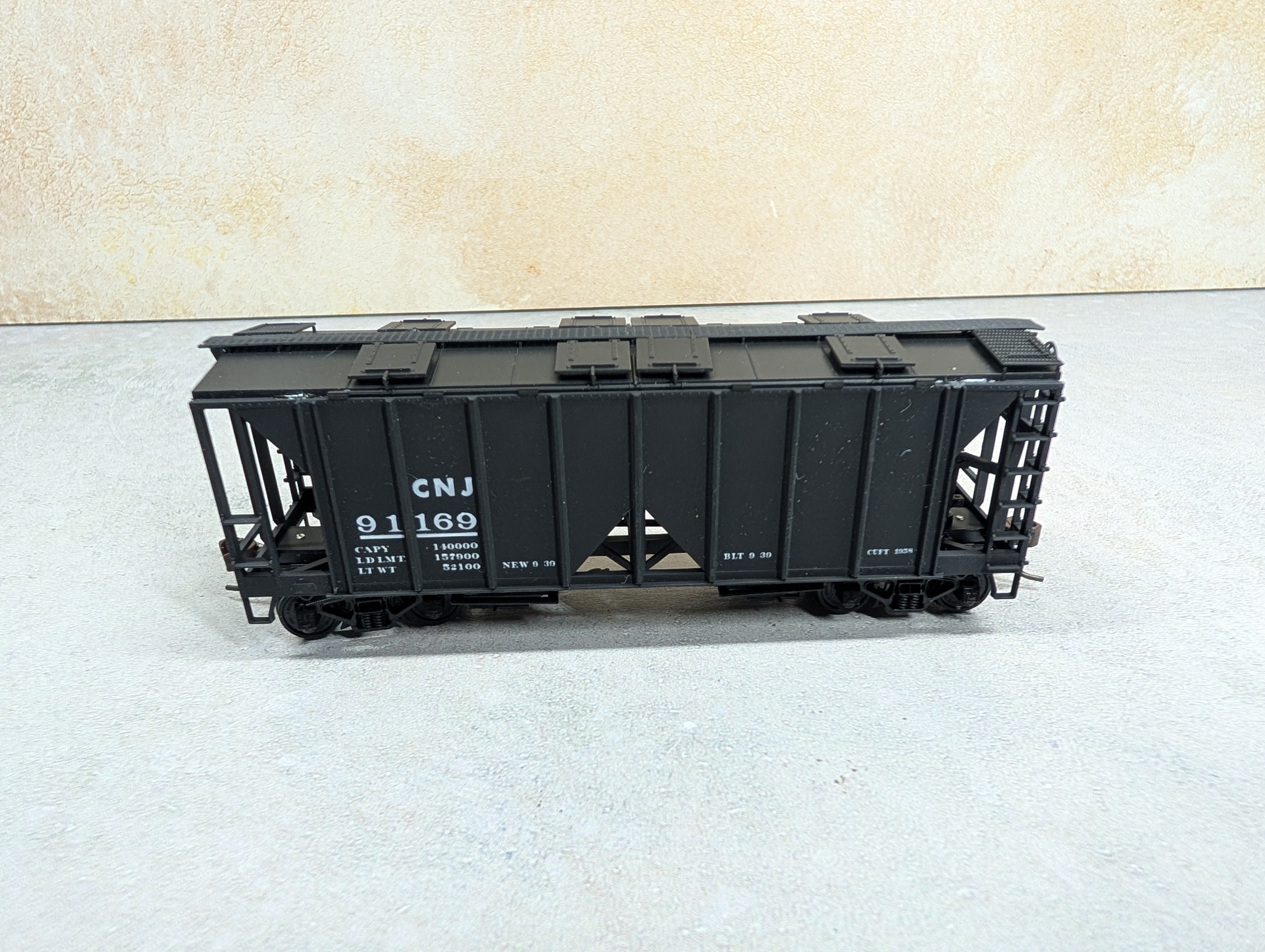 USED Bowser HO Scale Covered Hopper CNJ #91169