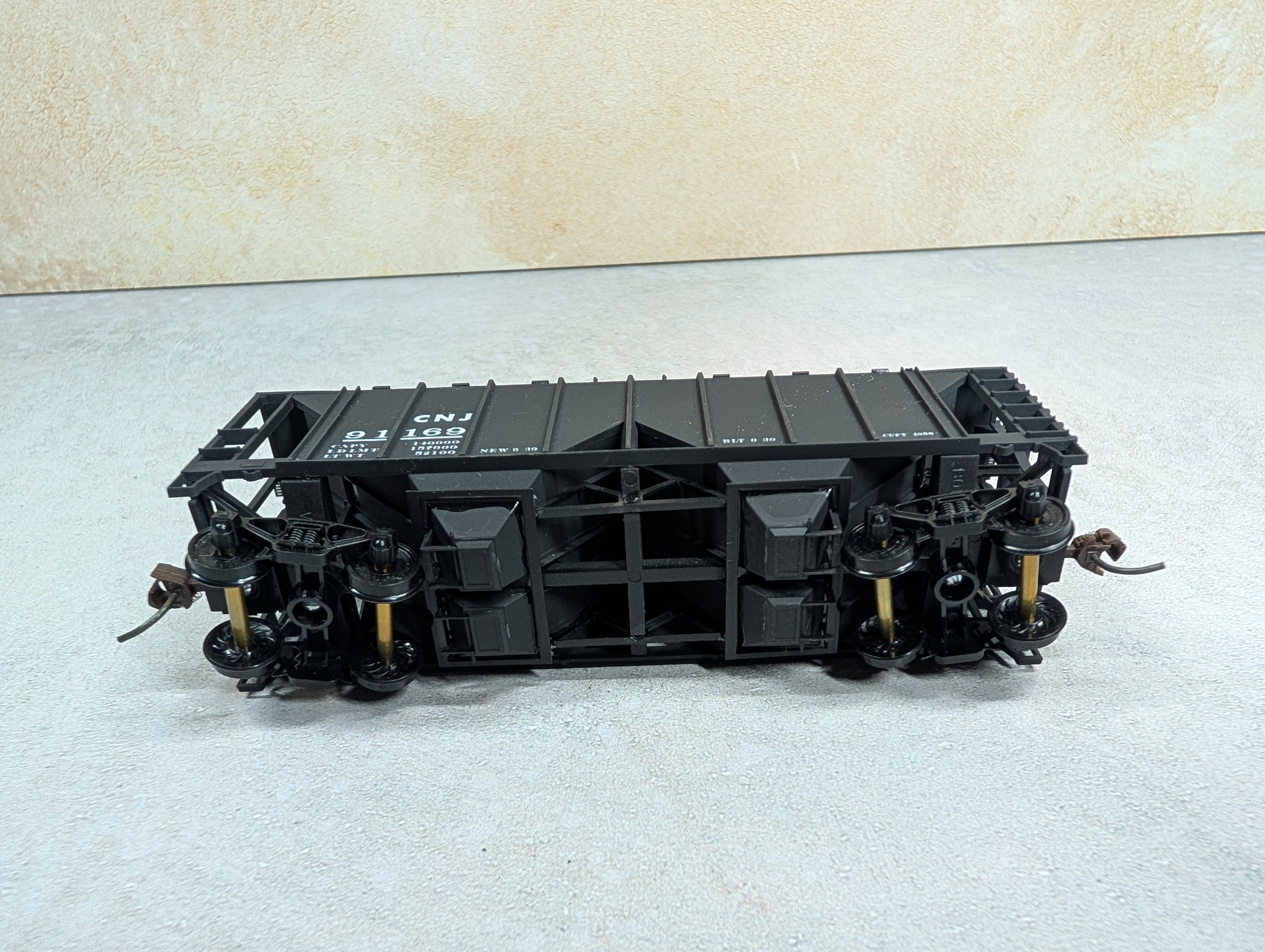 USED Bowser HO Scale Covered Hopper CNJ #91169