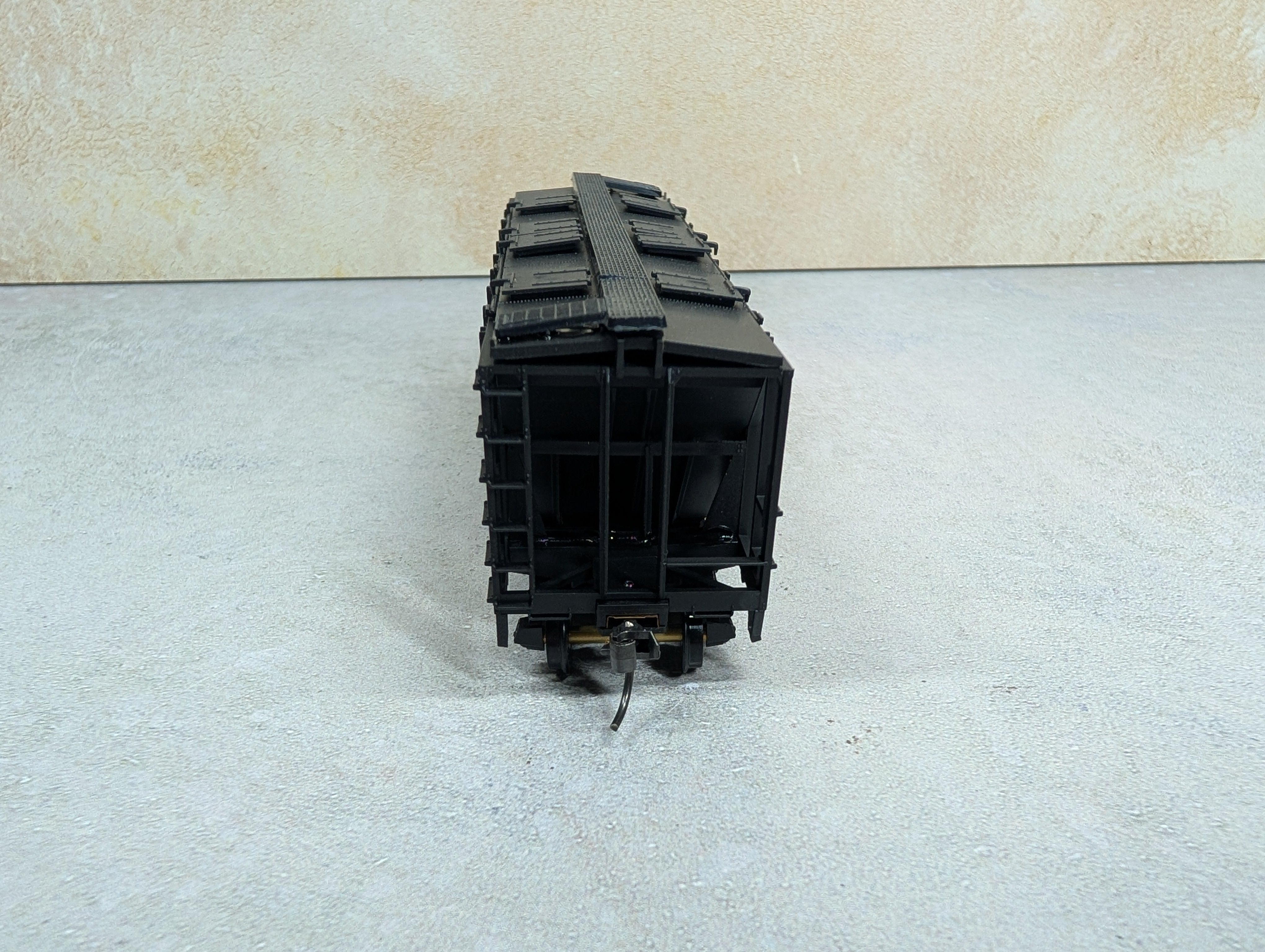 USED Bowser HO Scale Covered Hopper Erie #21019