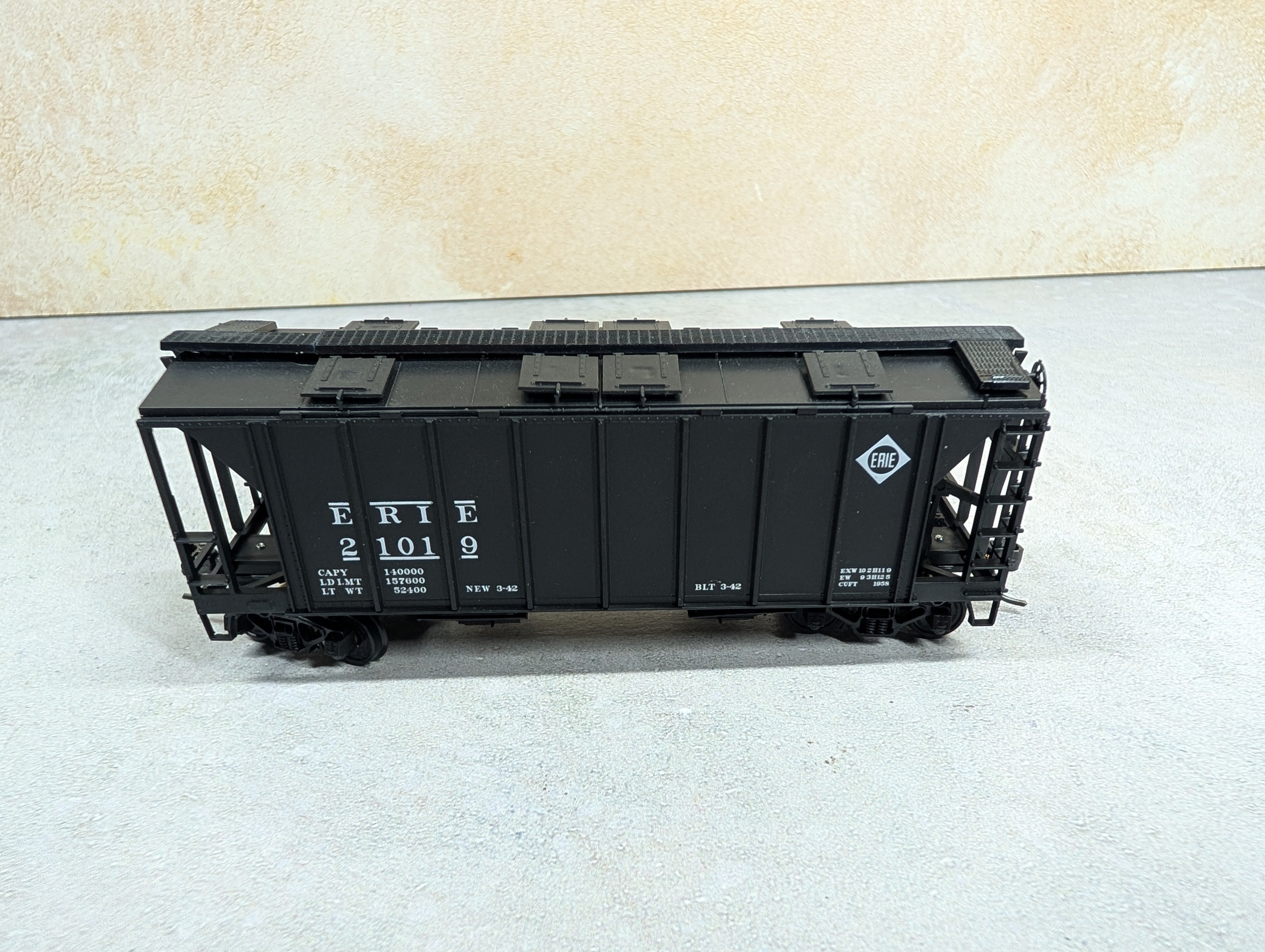 USED Bowser HO Scale Covered Hopper Erie #21019