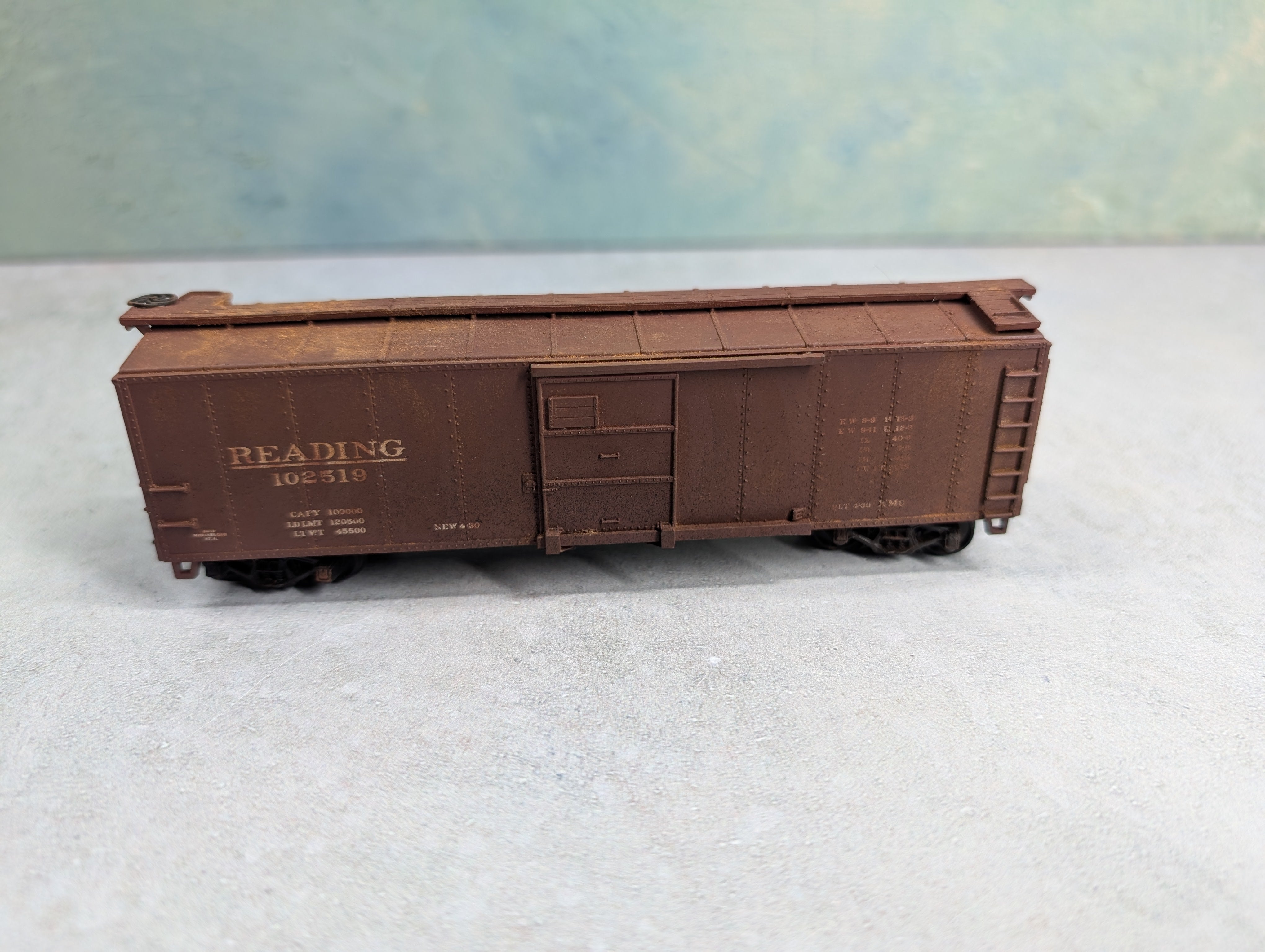 USED Walthers HO Scale Beautifully Weathered Box Car Reading #102519