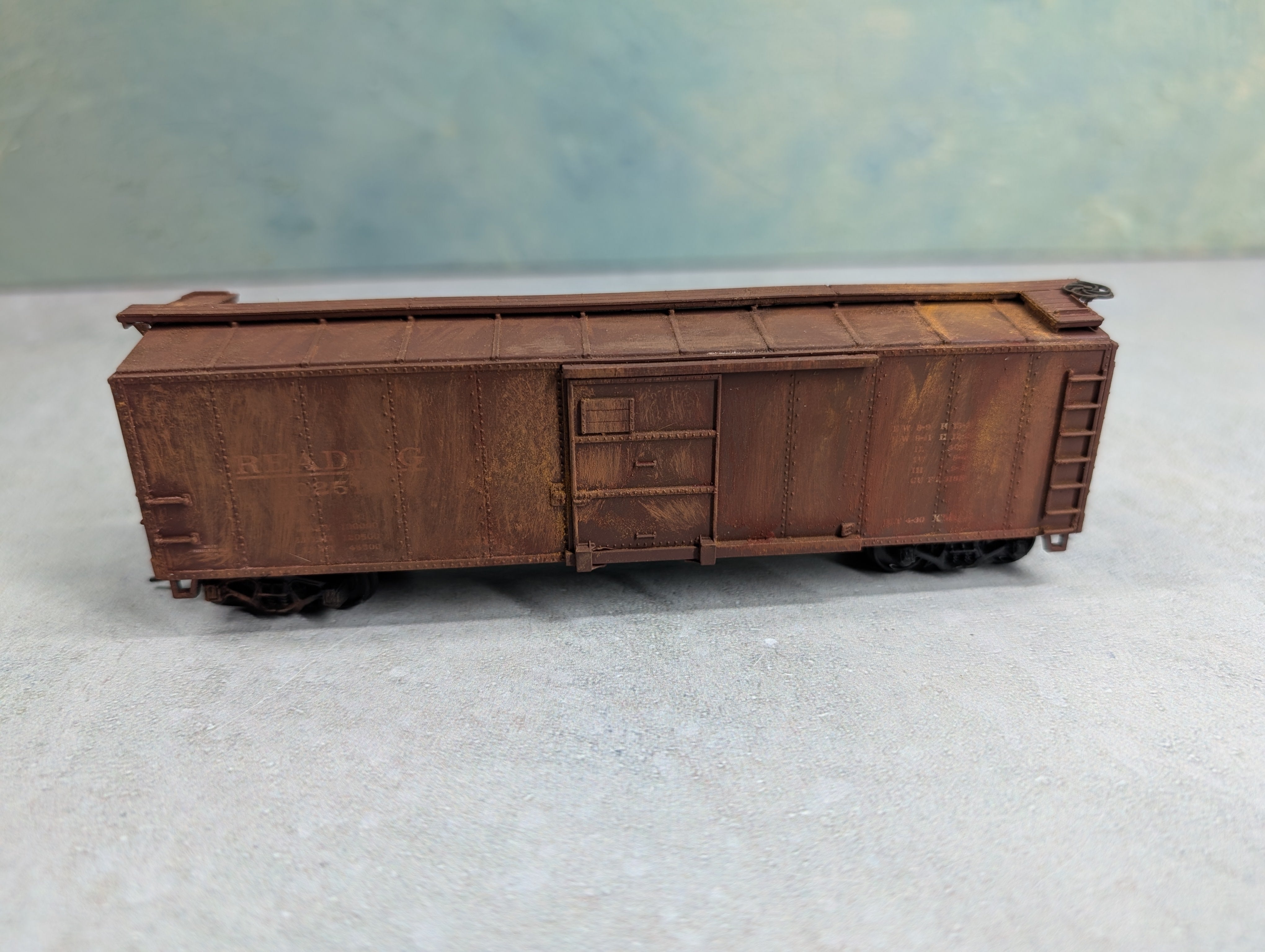 USED Walthers HO Scale Beautifully Weathered Box Car Reading #102519