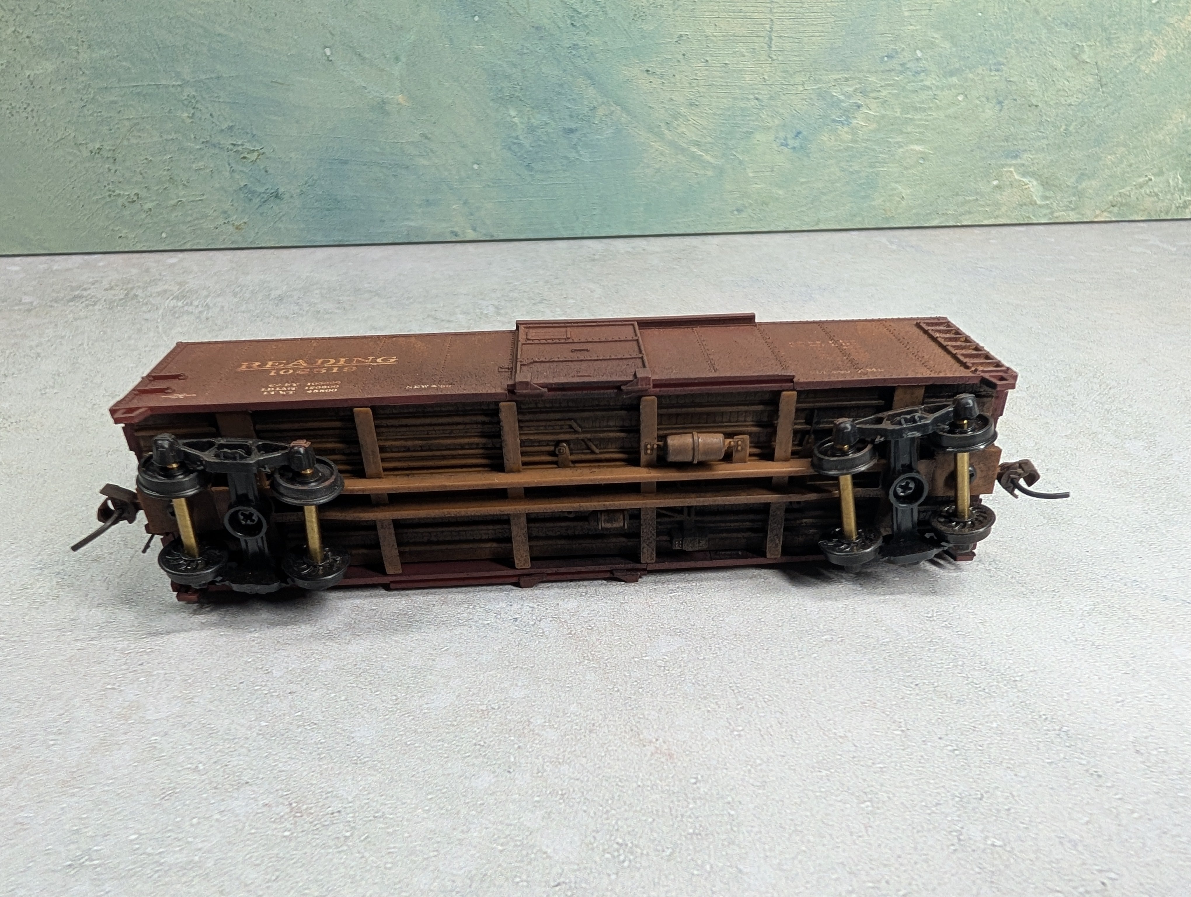 USED Walthers HO Scale Beautifully Weathered Box Car Reading #102519