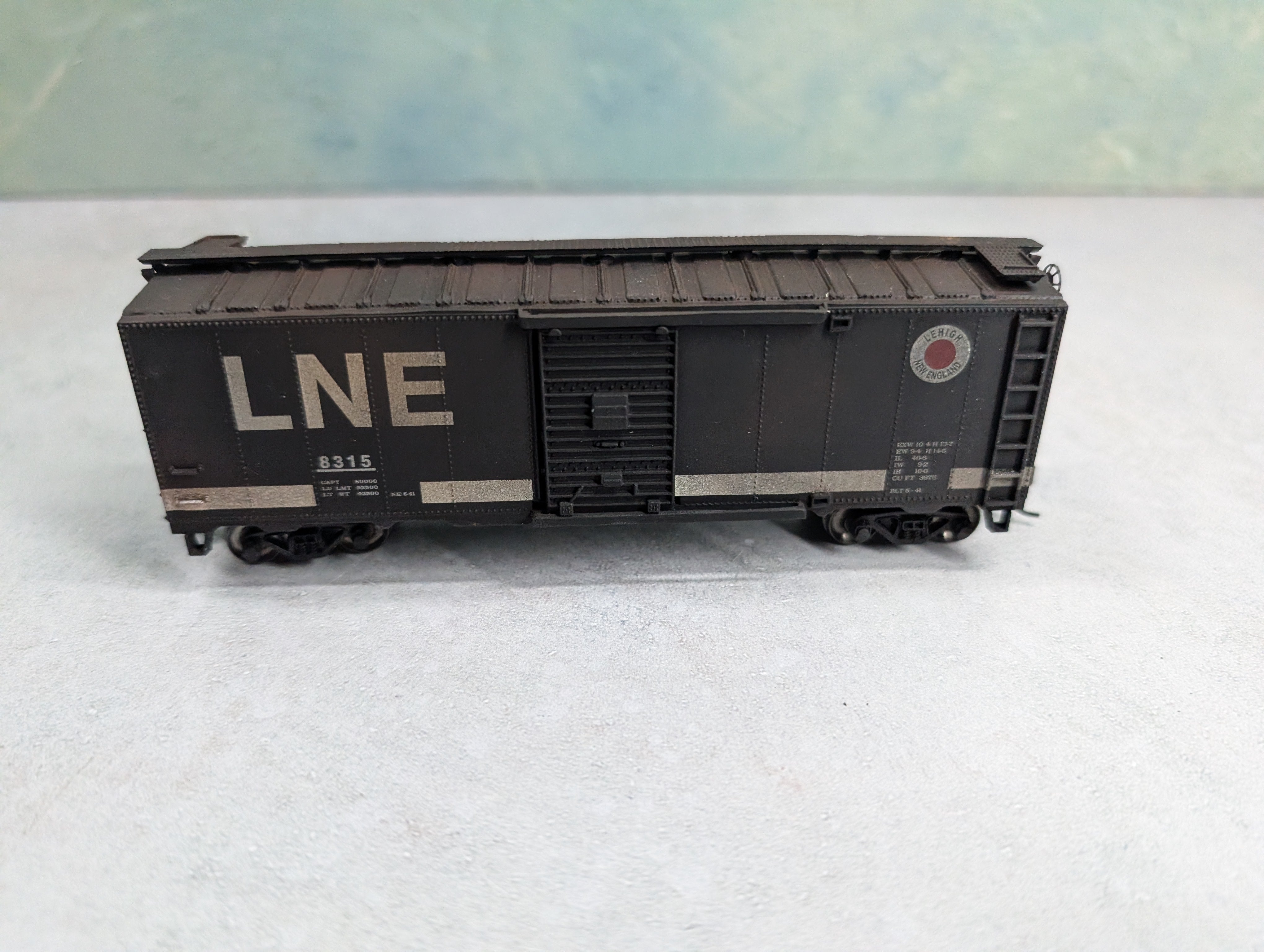 USED Bachmann HO Scale Beautifully Weathered Box Car Lehigh and New England LNE #8315