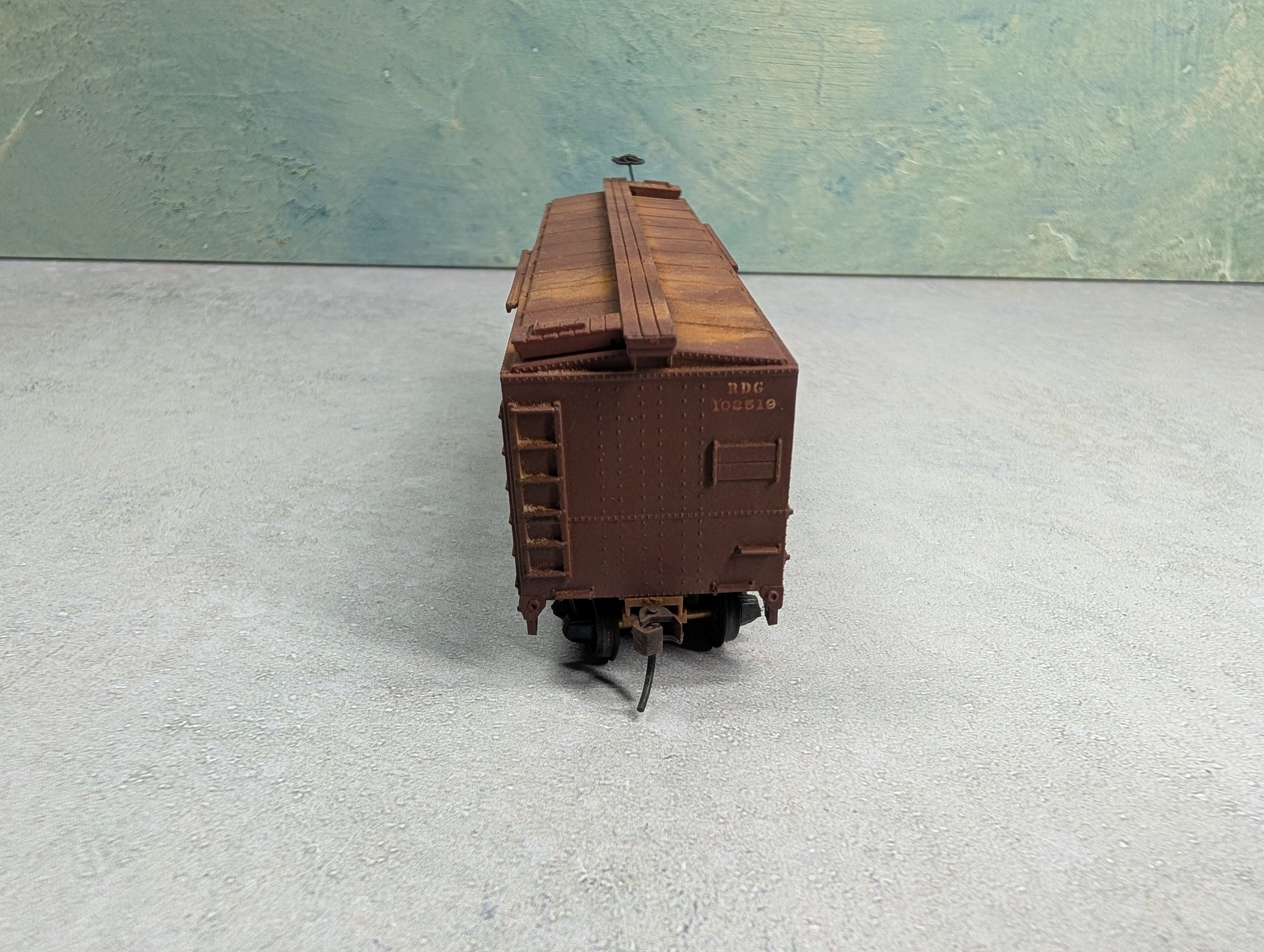 USED Walthers HO Scale Beautifully Weathered Box Car Reading #102519