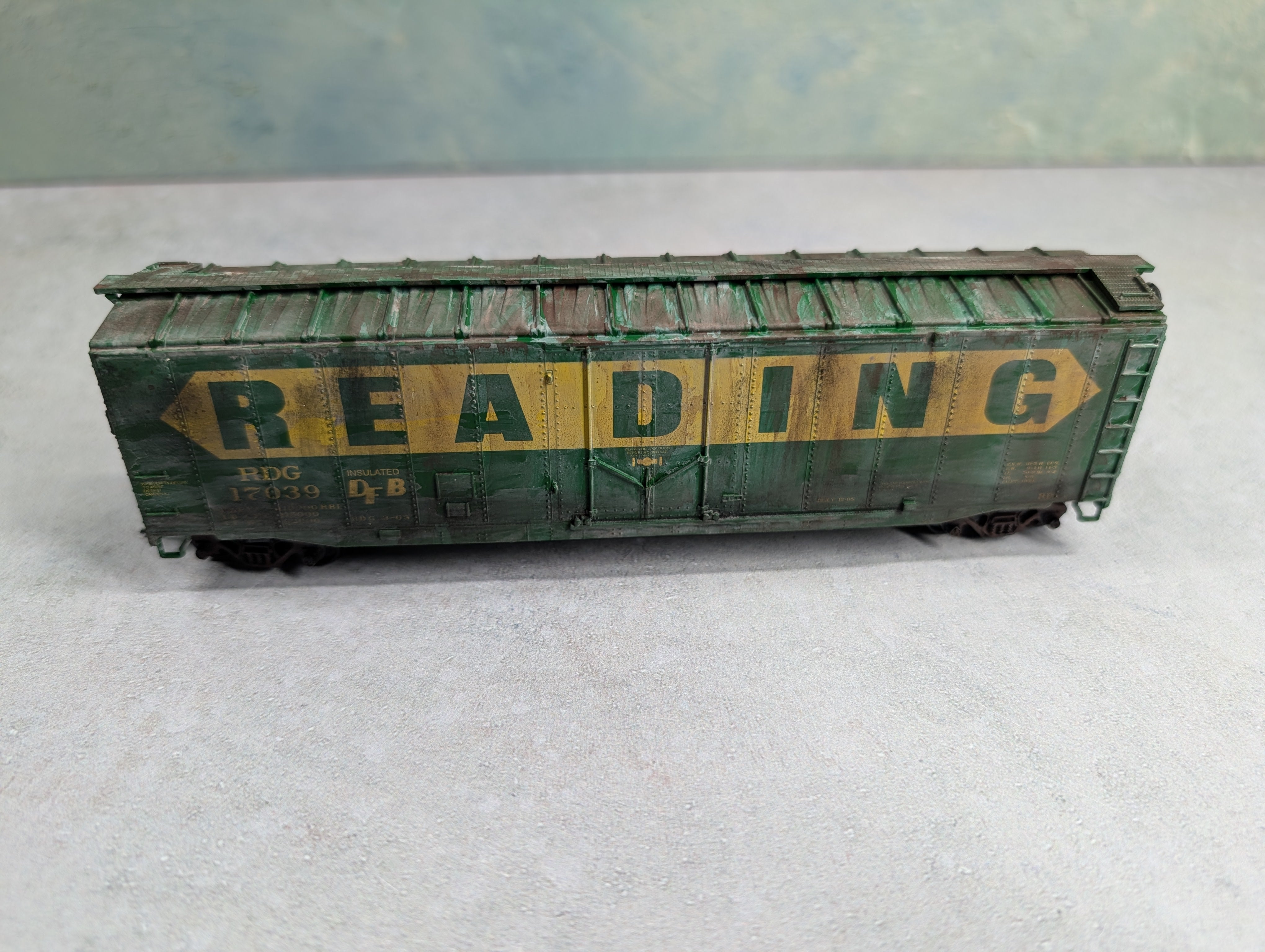 USED Athearn HO Scale Beautifully Weathered 50' Box Car Reading RDG #17039
