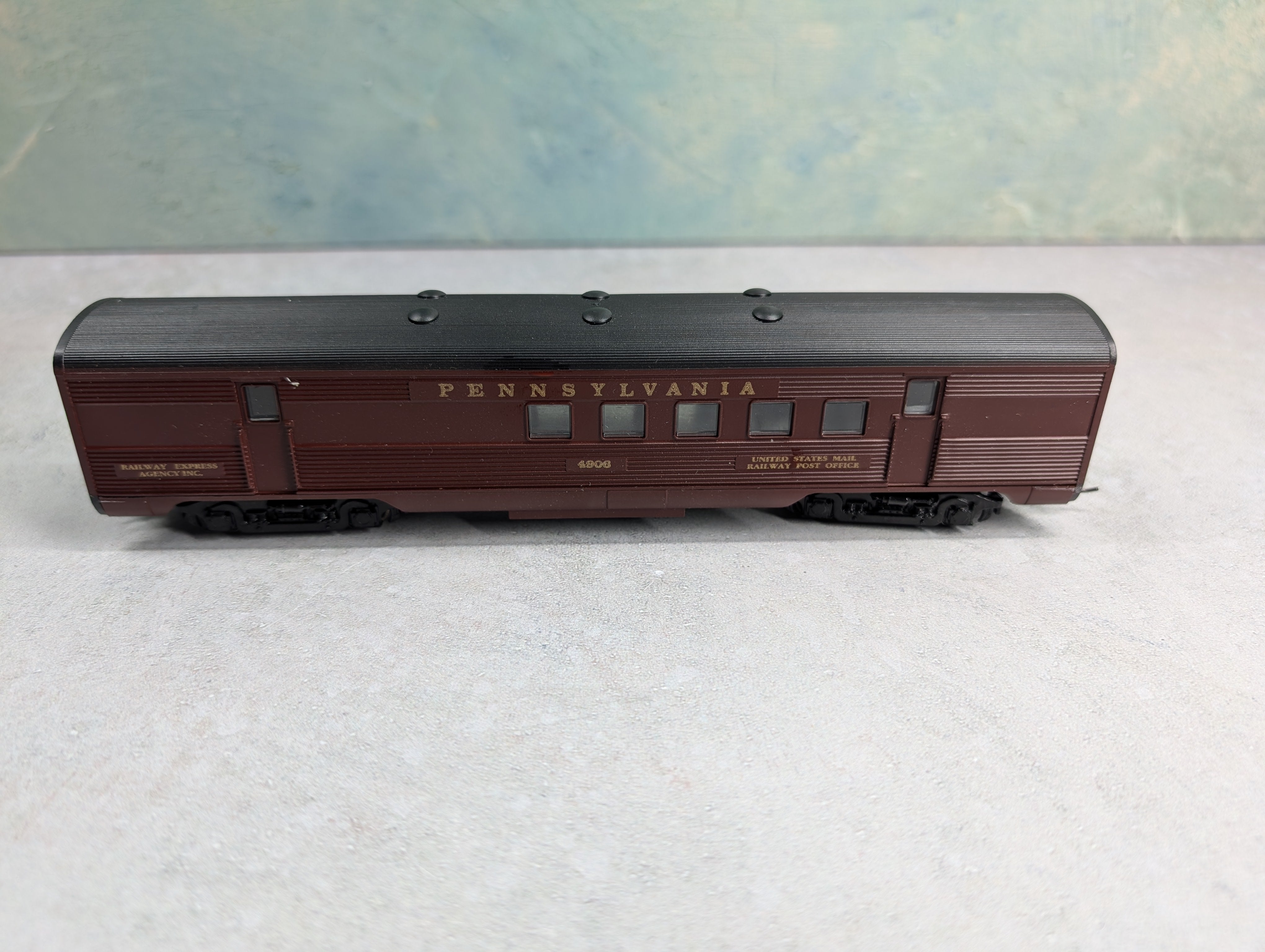 USED Athearn HO Scale Passenger Car RPO Pennsylvania #4906