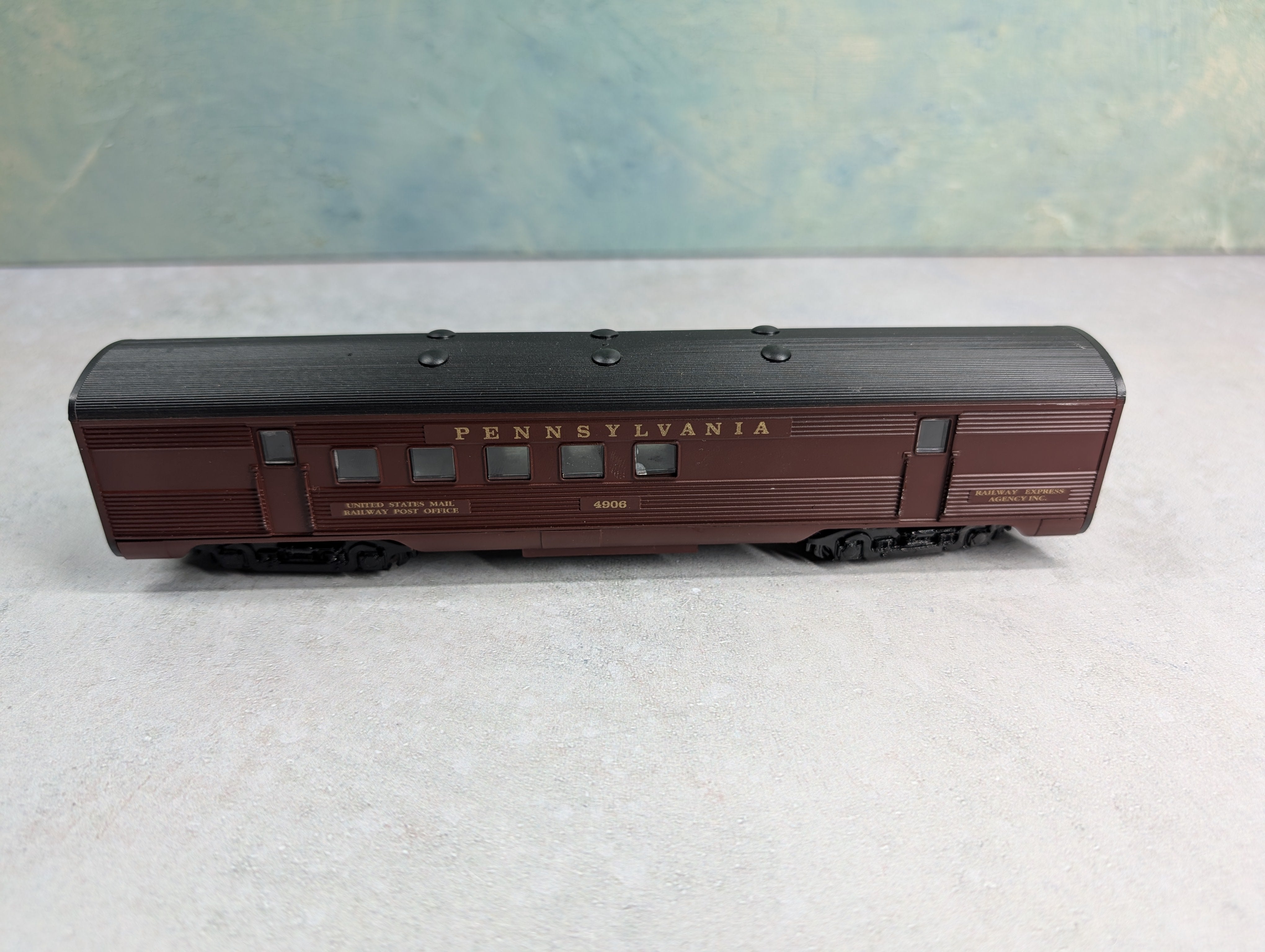 USED Athearn HO Scale Passenger Car RPO Pennsylvania #4906