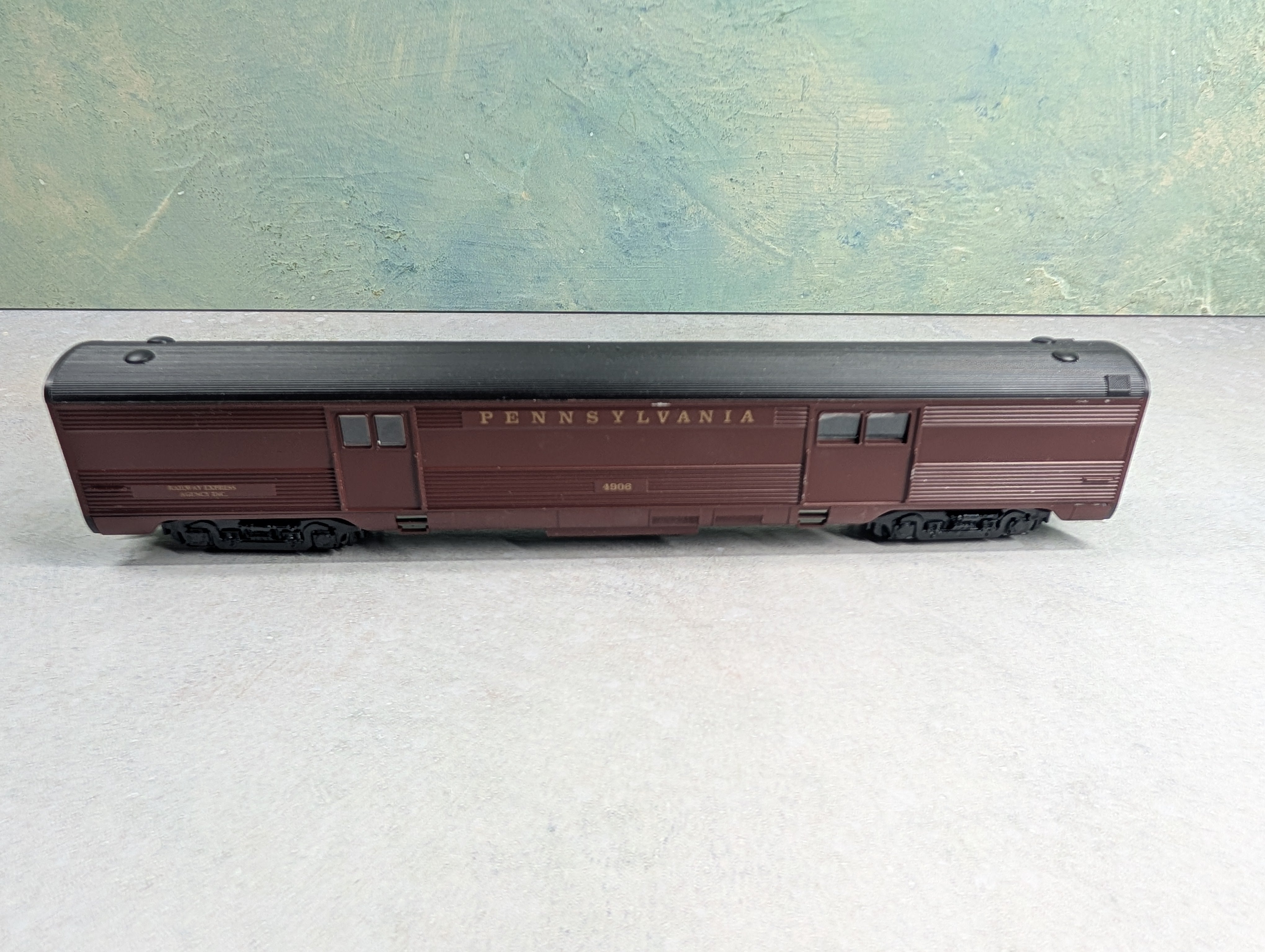 USED Athearn HO Scale Passenger Car Pennsylvania #4906