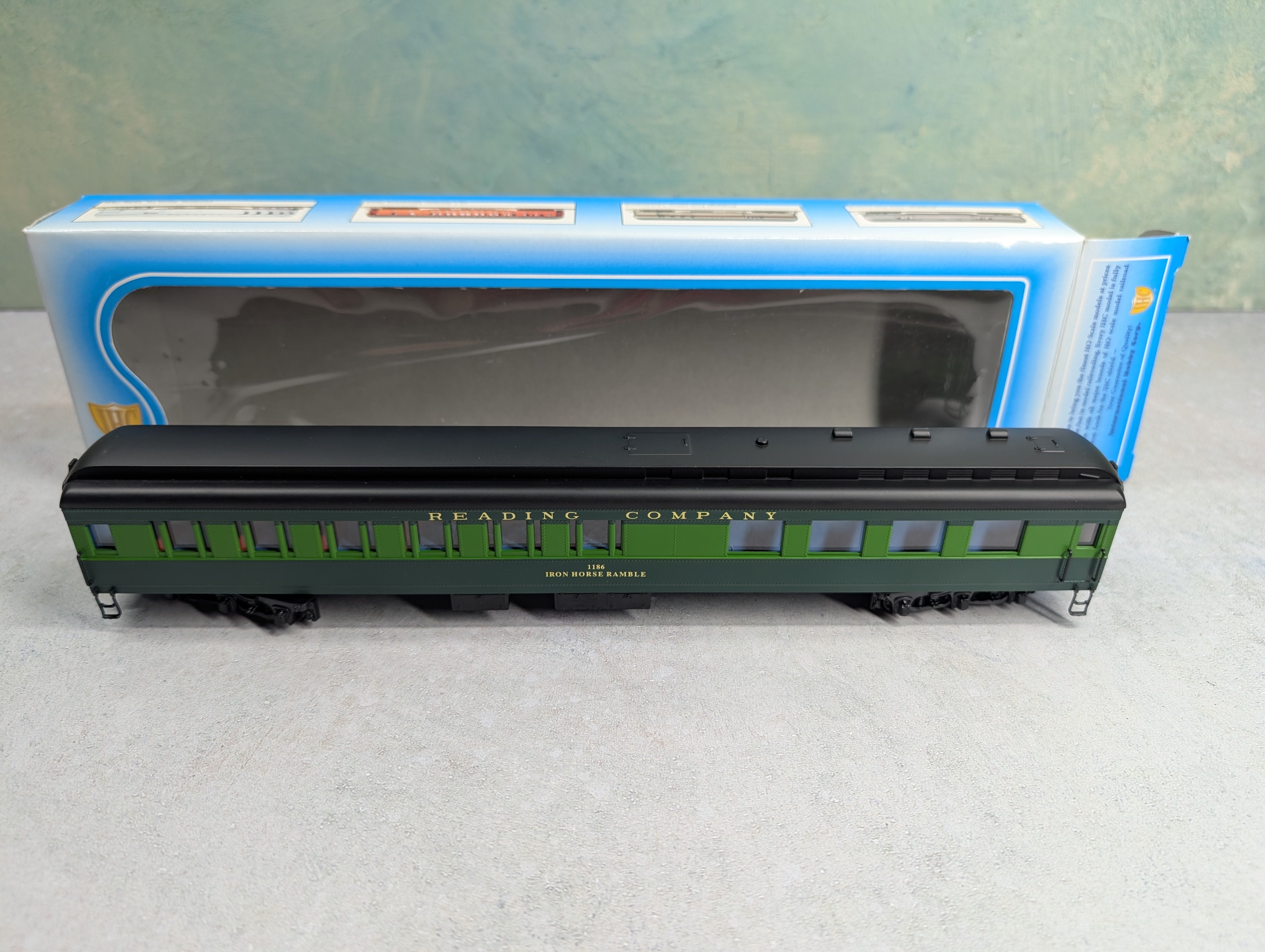 USED IHC 49573 HO Scale Diner Heavyweight Passenger Car Reading #1186 Iron Horse Ramble, w/ Interiors
