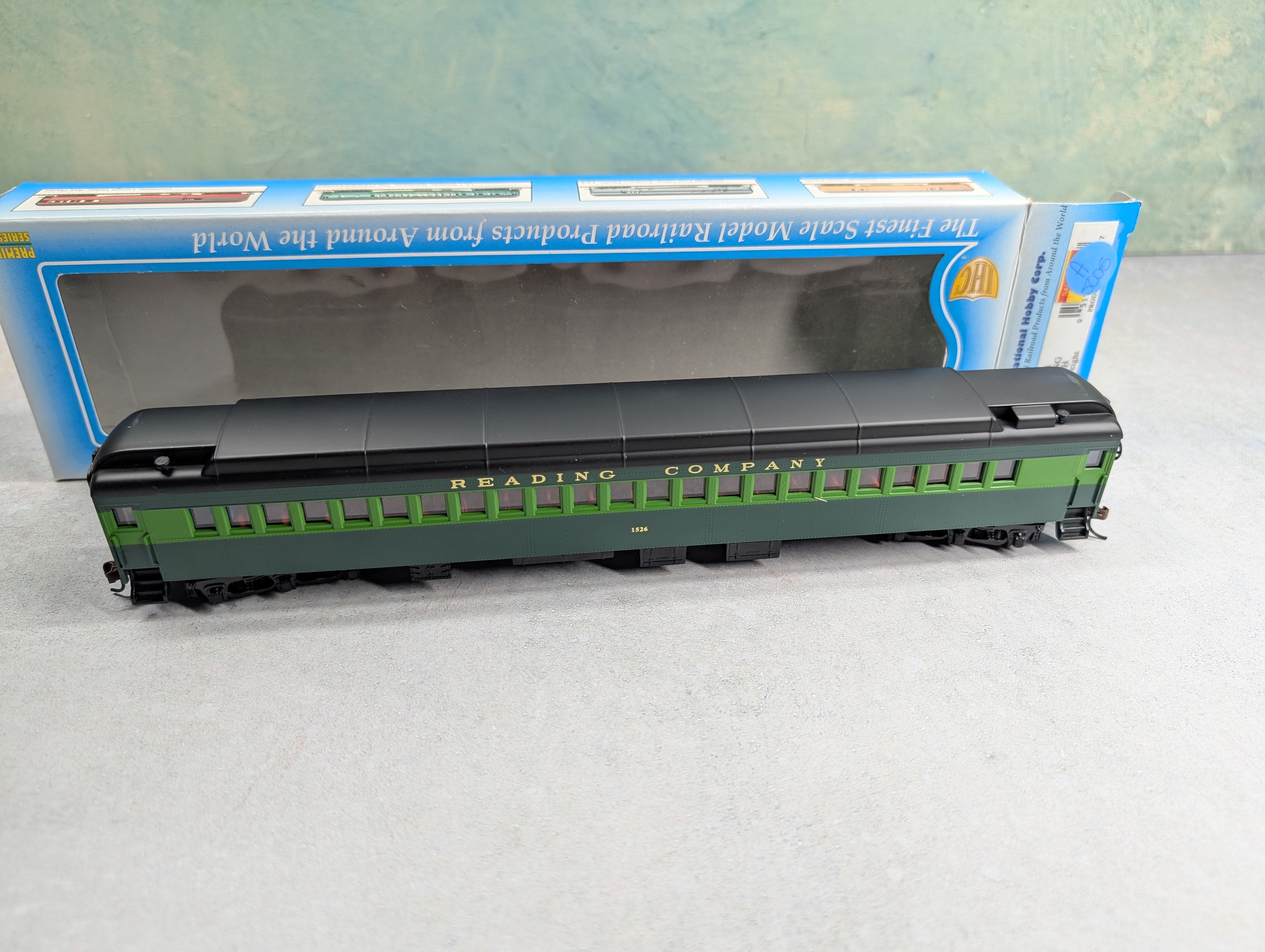 USED IHC 49571 HO Scale Coach Heavyweight Passenger Car Reading #1526 w/ Interiors