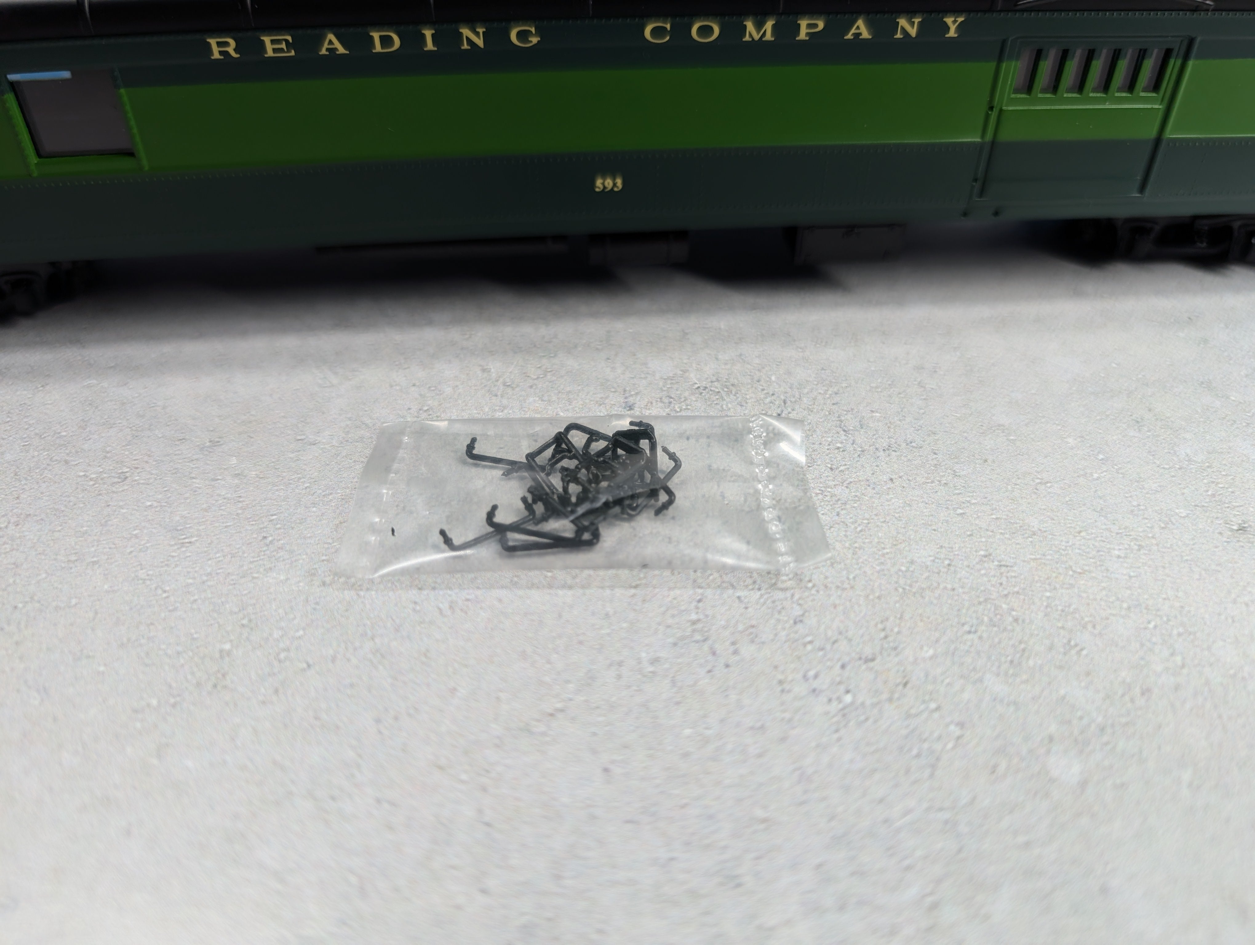 USED IHC 47572 HO Scale Combine Heavyweight Passenger Car Reading #593