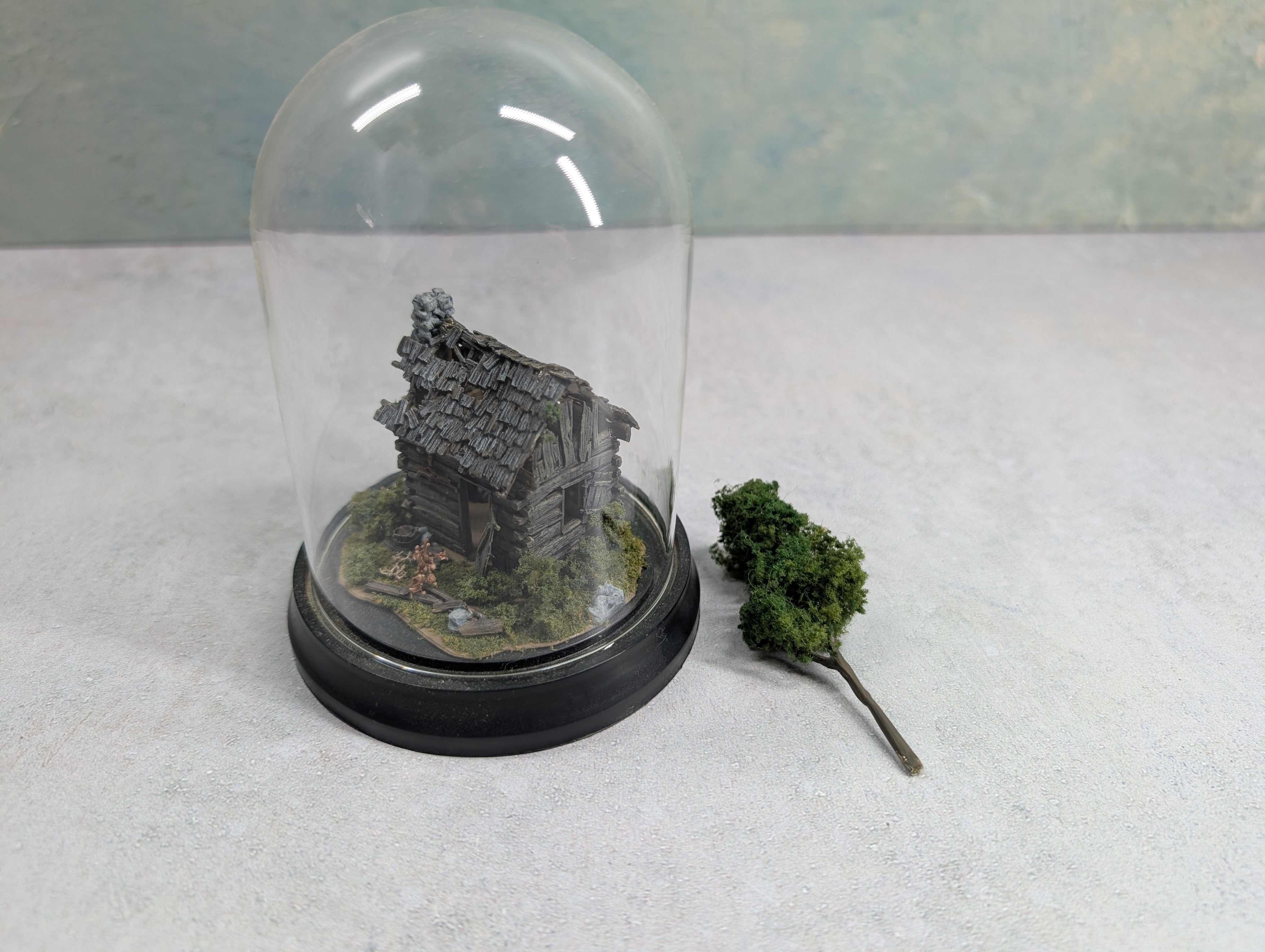 USED Woodland Scenics HO Scale Mini-Scene Abandoned Log Cabin w/ Glass Dome Display, Metal