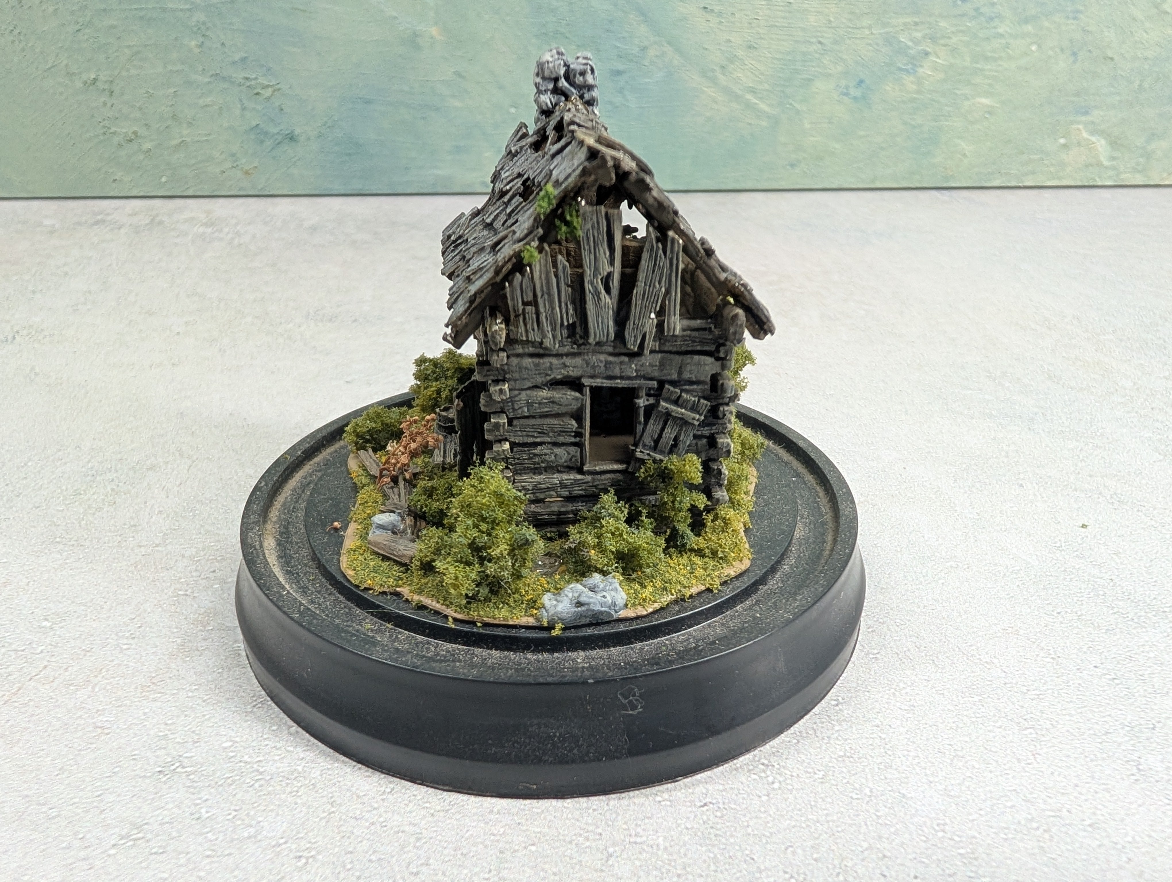 USED Woodland Scenics HO Scale Mini-Scene Abandoned Log Cabin w/ Glass Dome Display, Metal