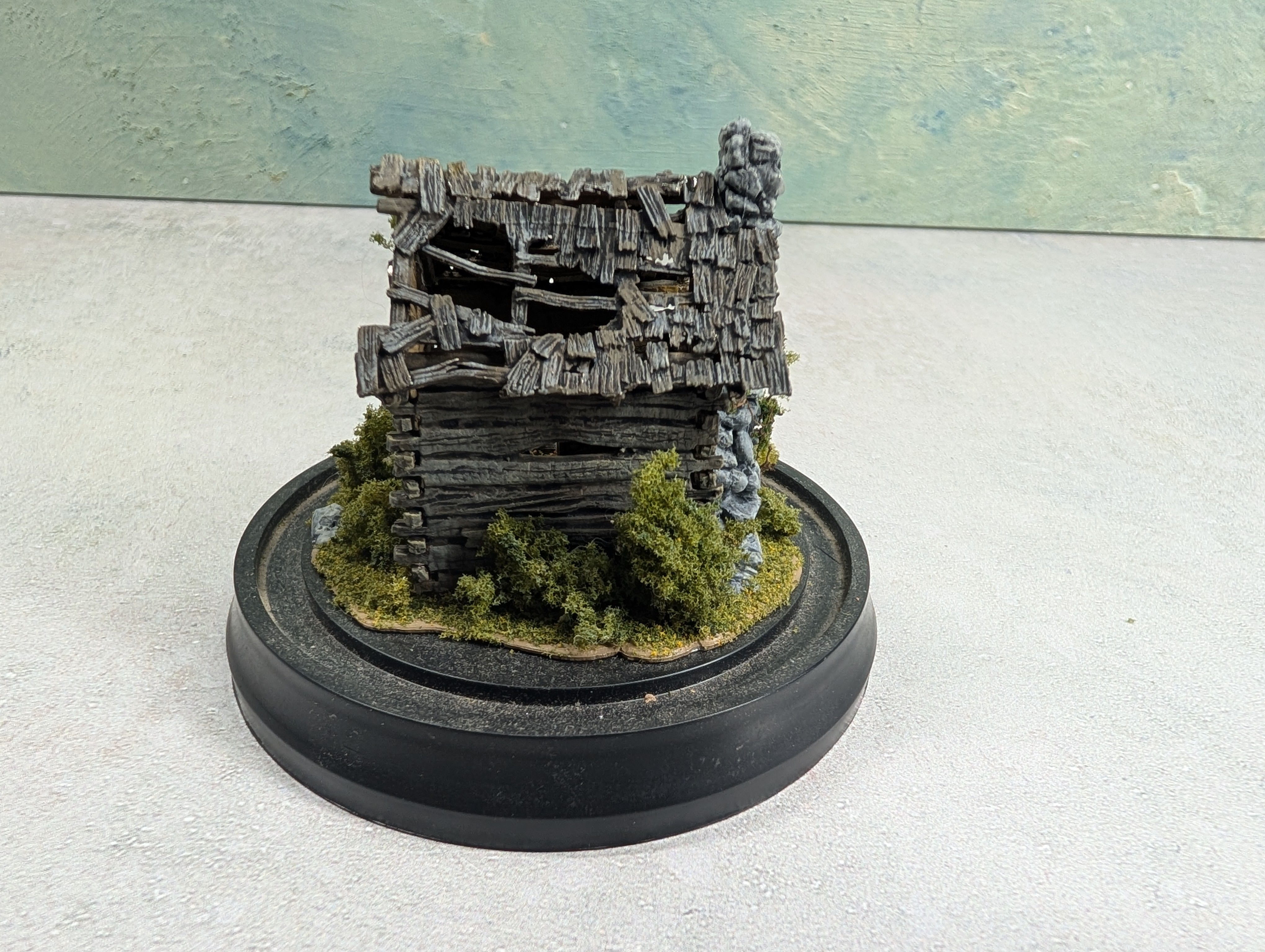 USED Woodland Scenics HO Scale Mini-Scene Abandoned Log Cabin w/ Glass Dome Display, Metal