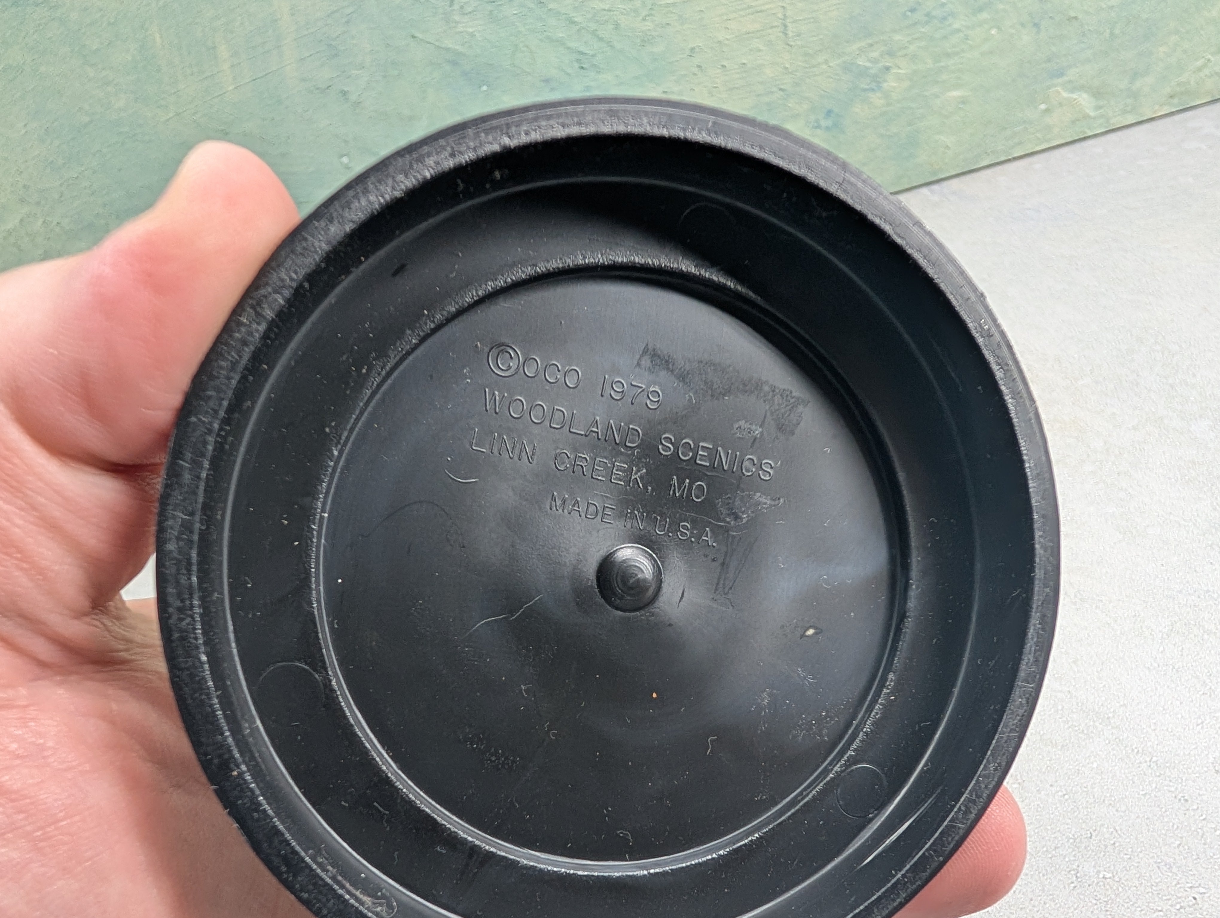 USED Woodland Scenics HO Scale Mini-Scene Abandoned Log Cabin w/ Glass Dome Display, Metal