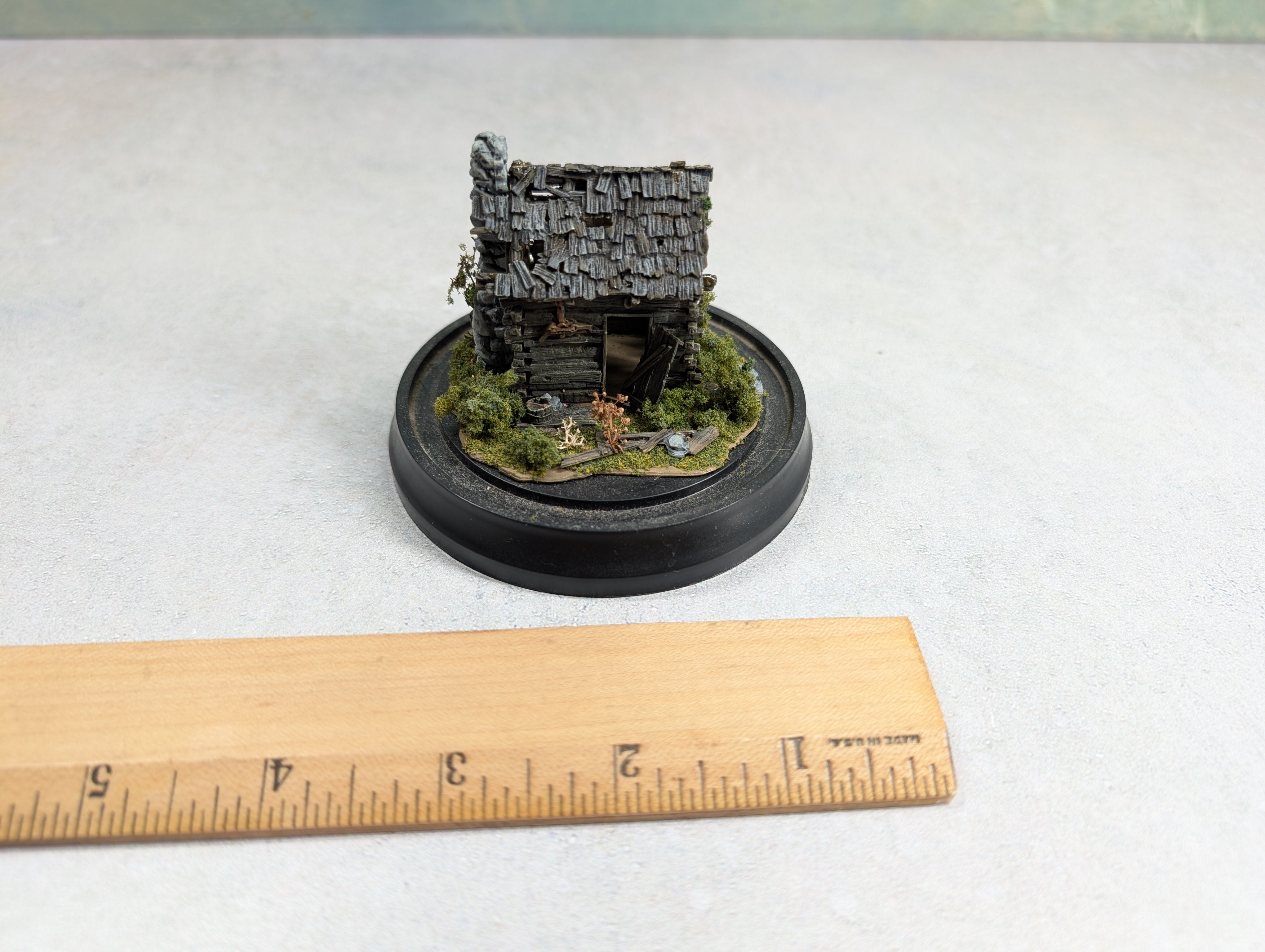USED Woodland Scenics HO Scale Mini-Scene Abandoned Log Cabin w/ Glass Dome Display, Metal