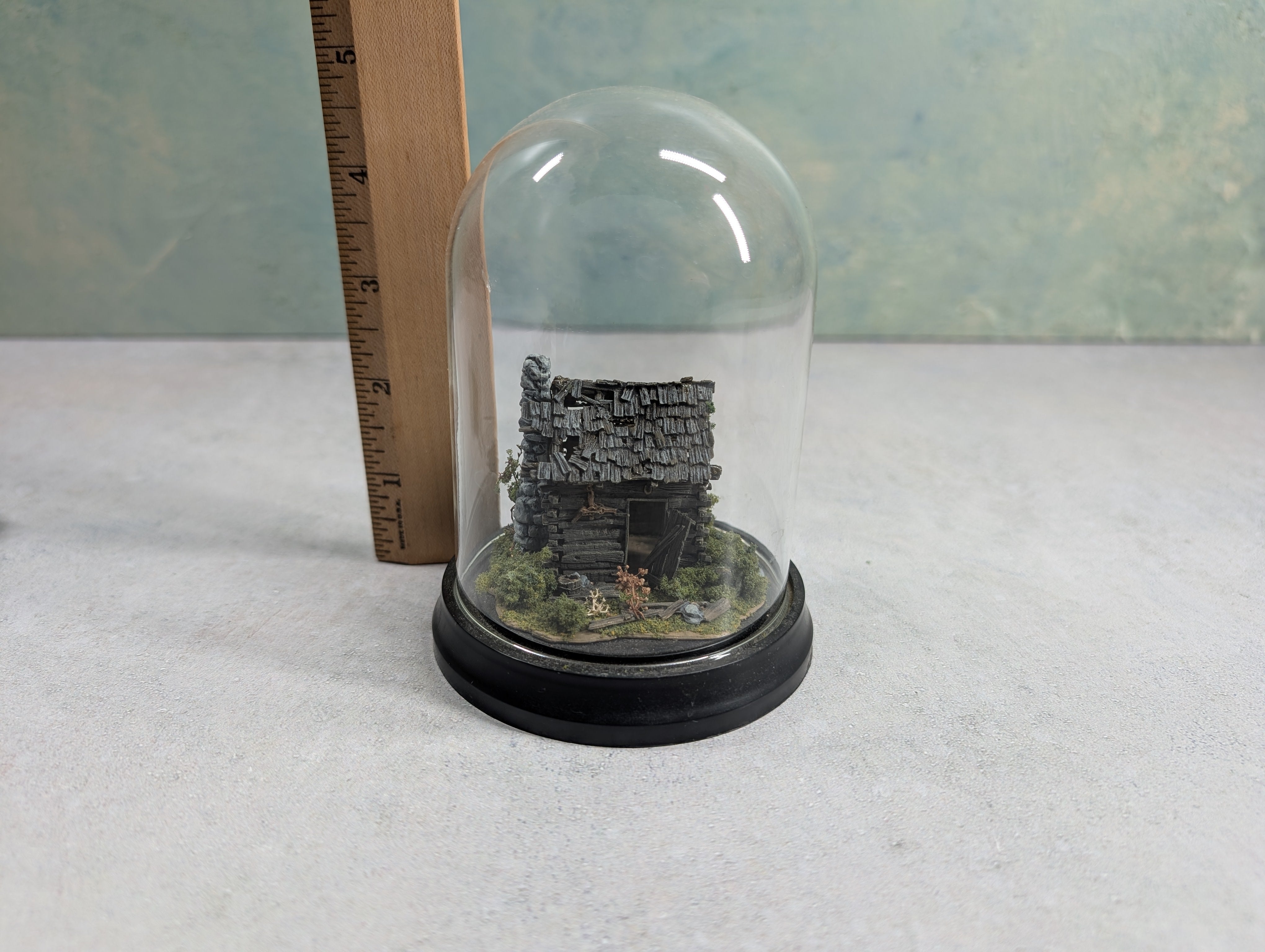 USED Woodland Scenics HO Scale Mini-Scene Abandoned Log Cabin w/ Glass Dome Display, Metal