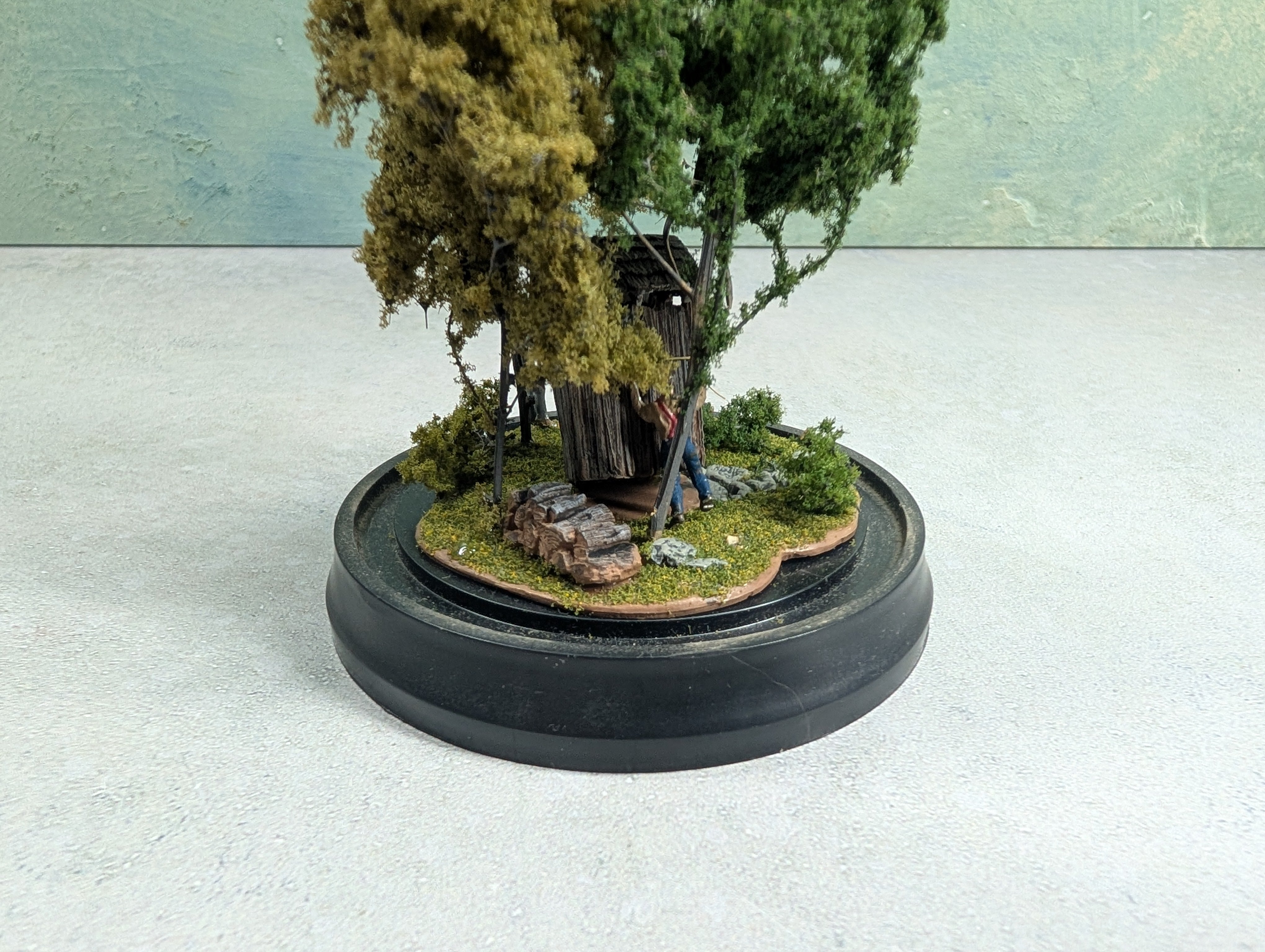 USED Woodland Scenics HO Scale Mini-Scene Outhouse Mischief w/ Glass Dome Display, Metal