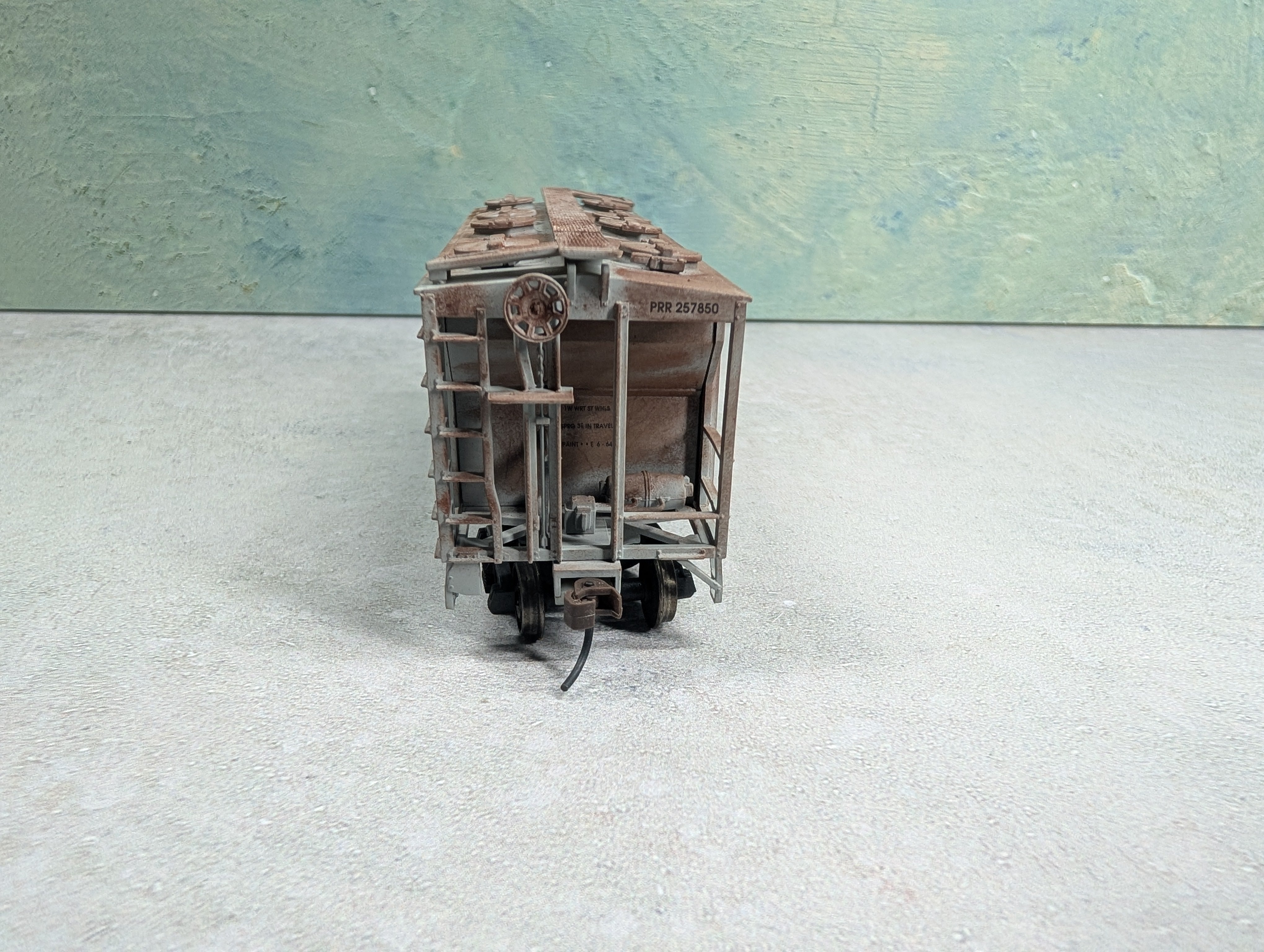 USED Atlas HO Scale Beautifully Weathered Covered Hopper Pennsylvania PRR #257850