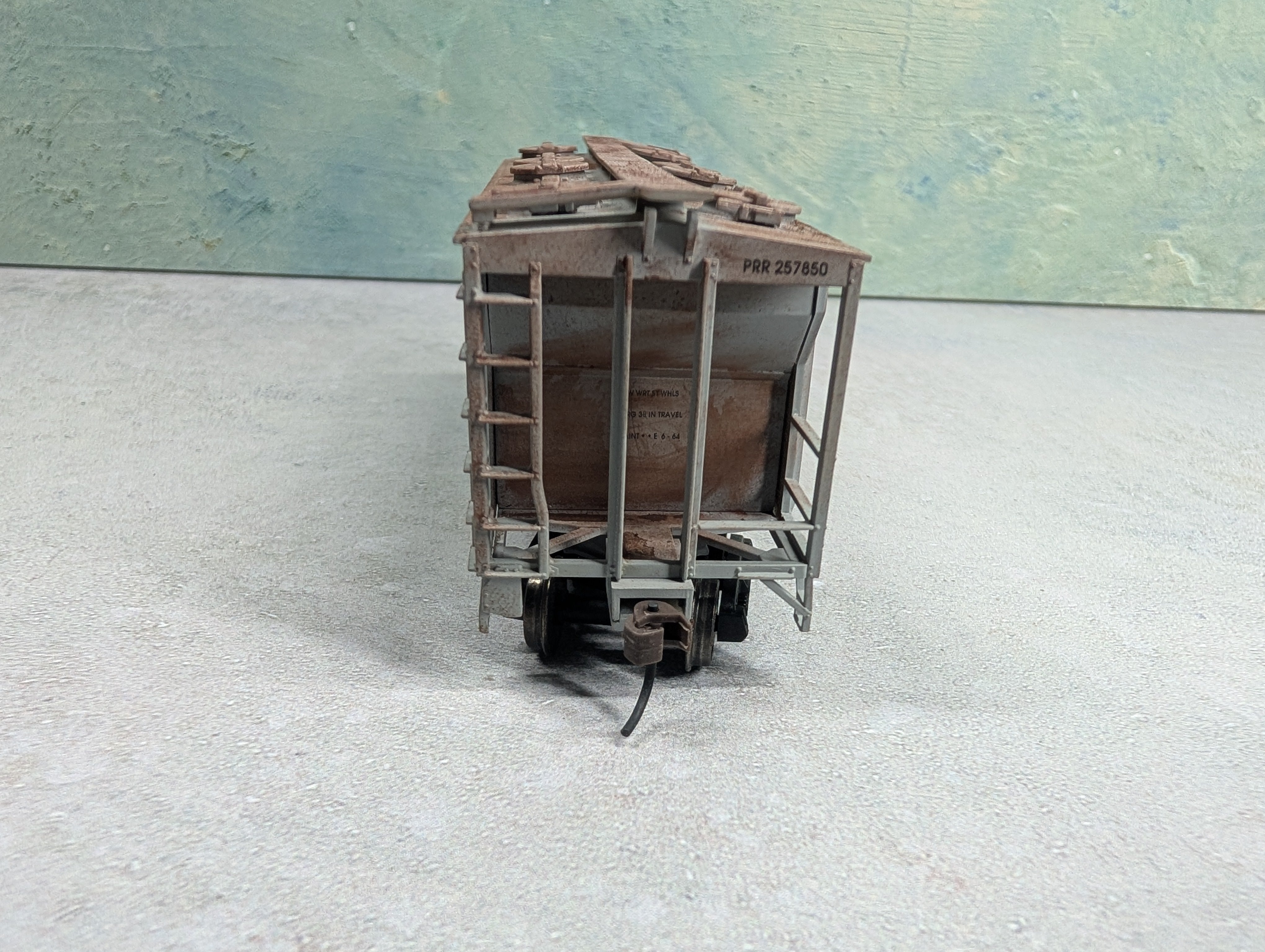 USED Atlas HO Scale Beautifully Weathered Covered Hopper Pennsylvania PRR #257850