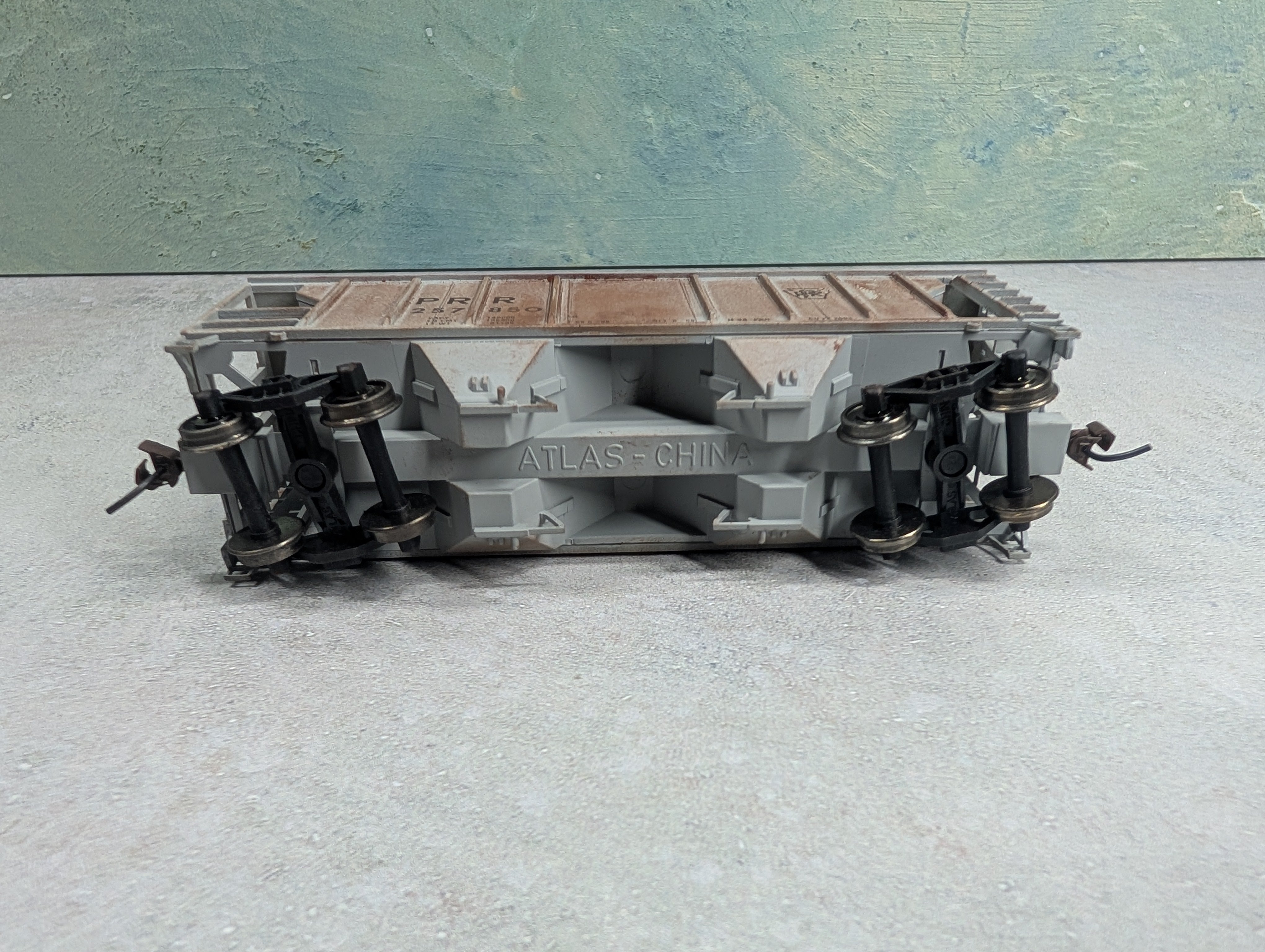 USED Atlas HO Scale Beautifully Weathered Covered Hopper Pennsylvania PRR #257850