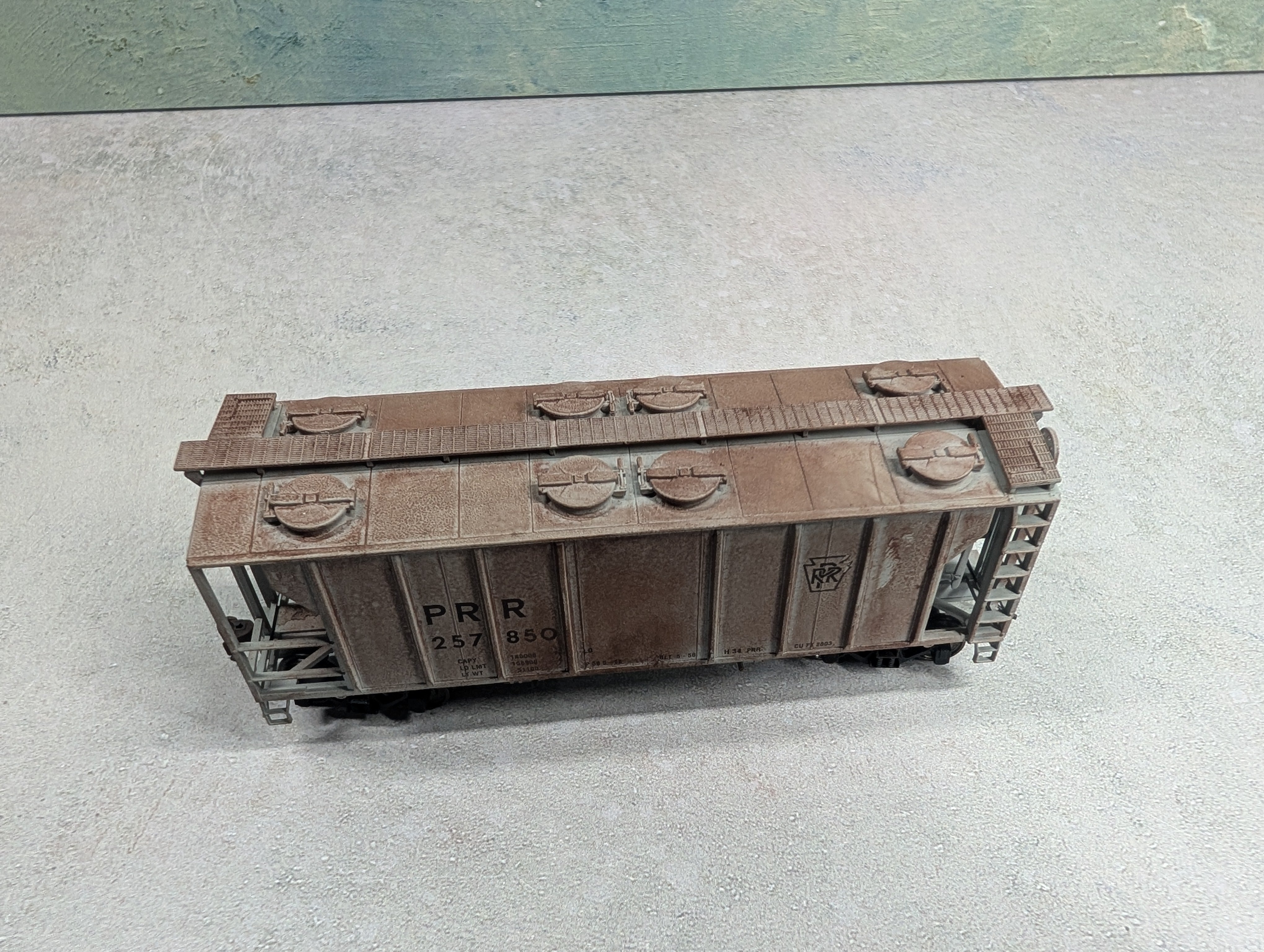 USED Atlas HO Scale Beautifully Weathered Covered Hopper Pennsylvania PRR #257850