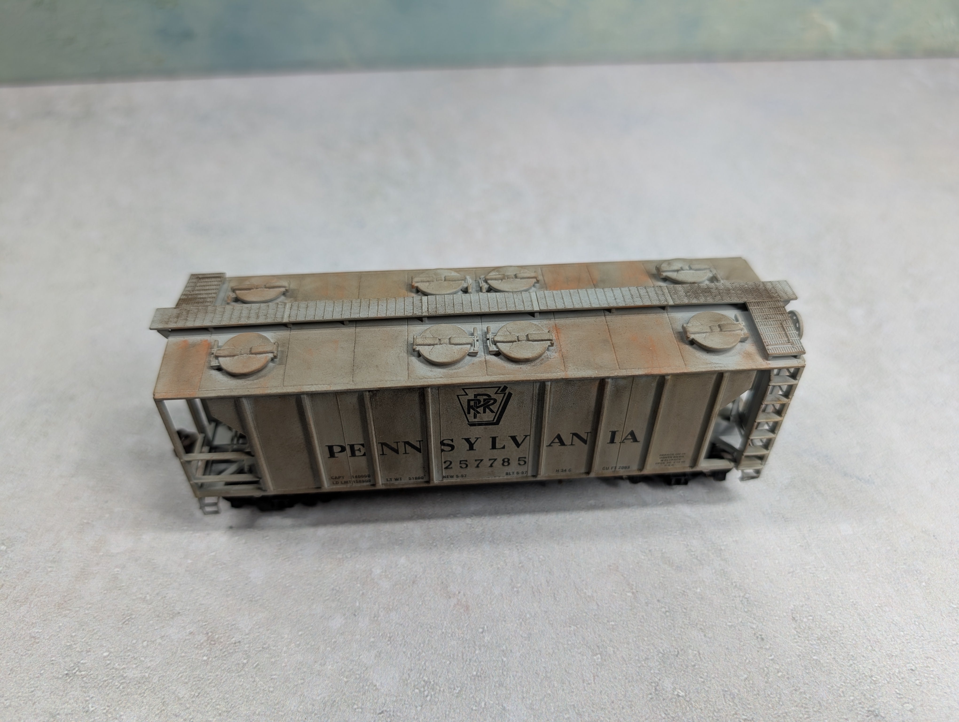 USED Atlas HO Scale Beautifully Weathered Covered Hopper Pennsylvania PRR #257785