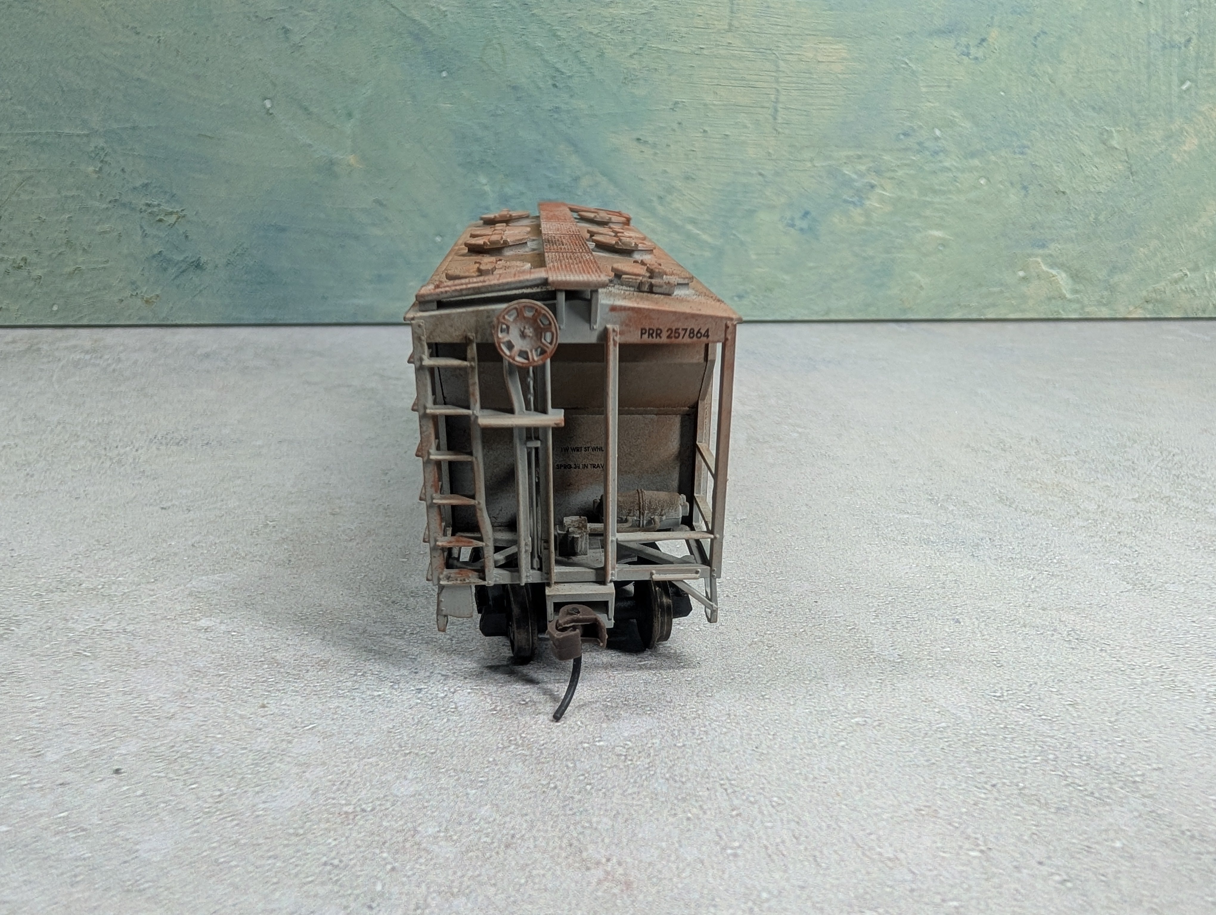 USED Atlas HO Scale Beautifully Weathered Covered Hopper Pennsylvania PRR #257864