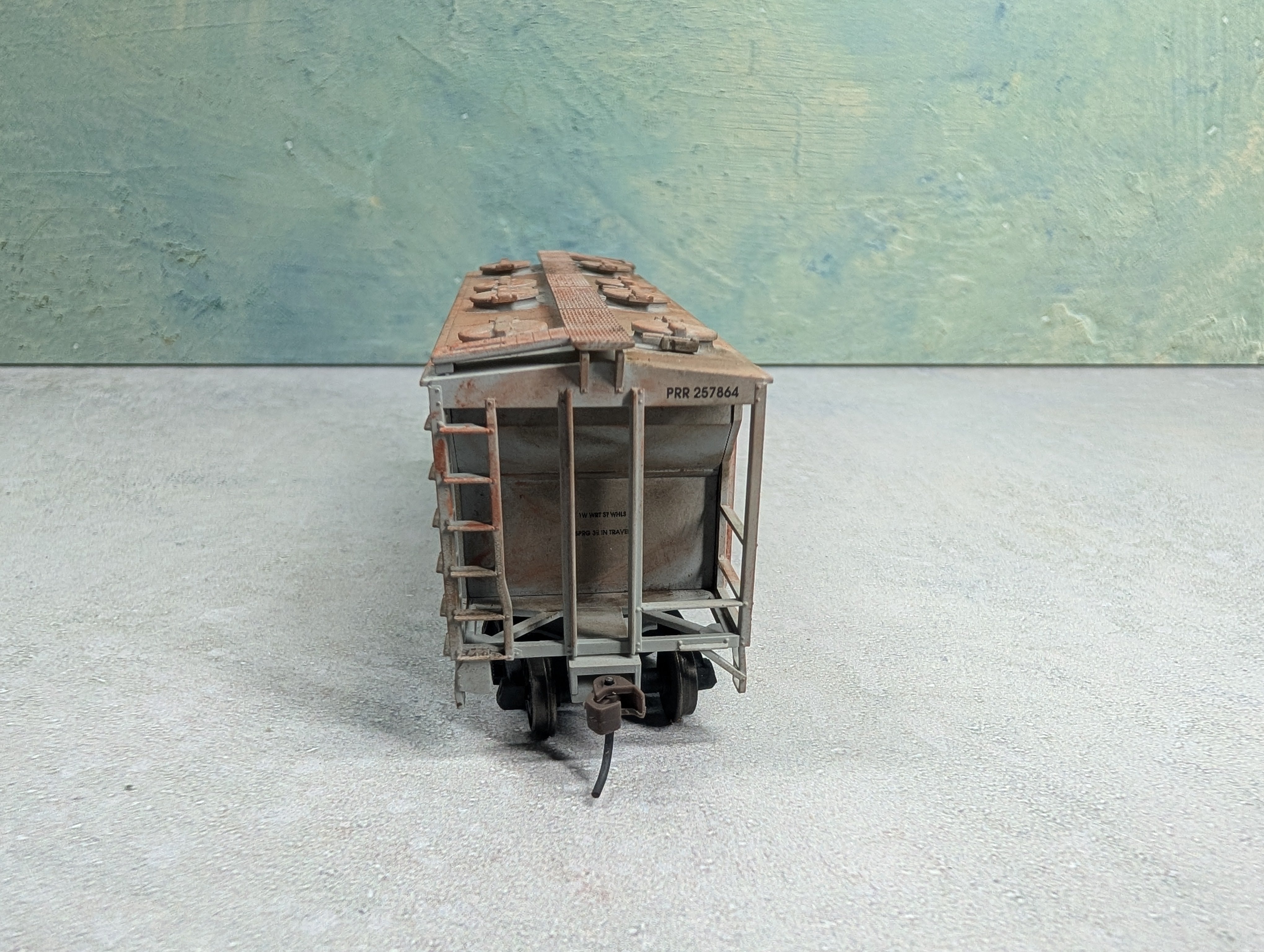 USED Atlas HO Scale Beautifully Weathered Covered Hopper Pennsylvania PRR #257864