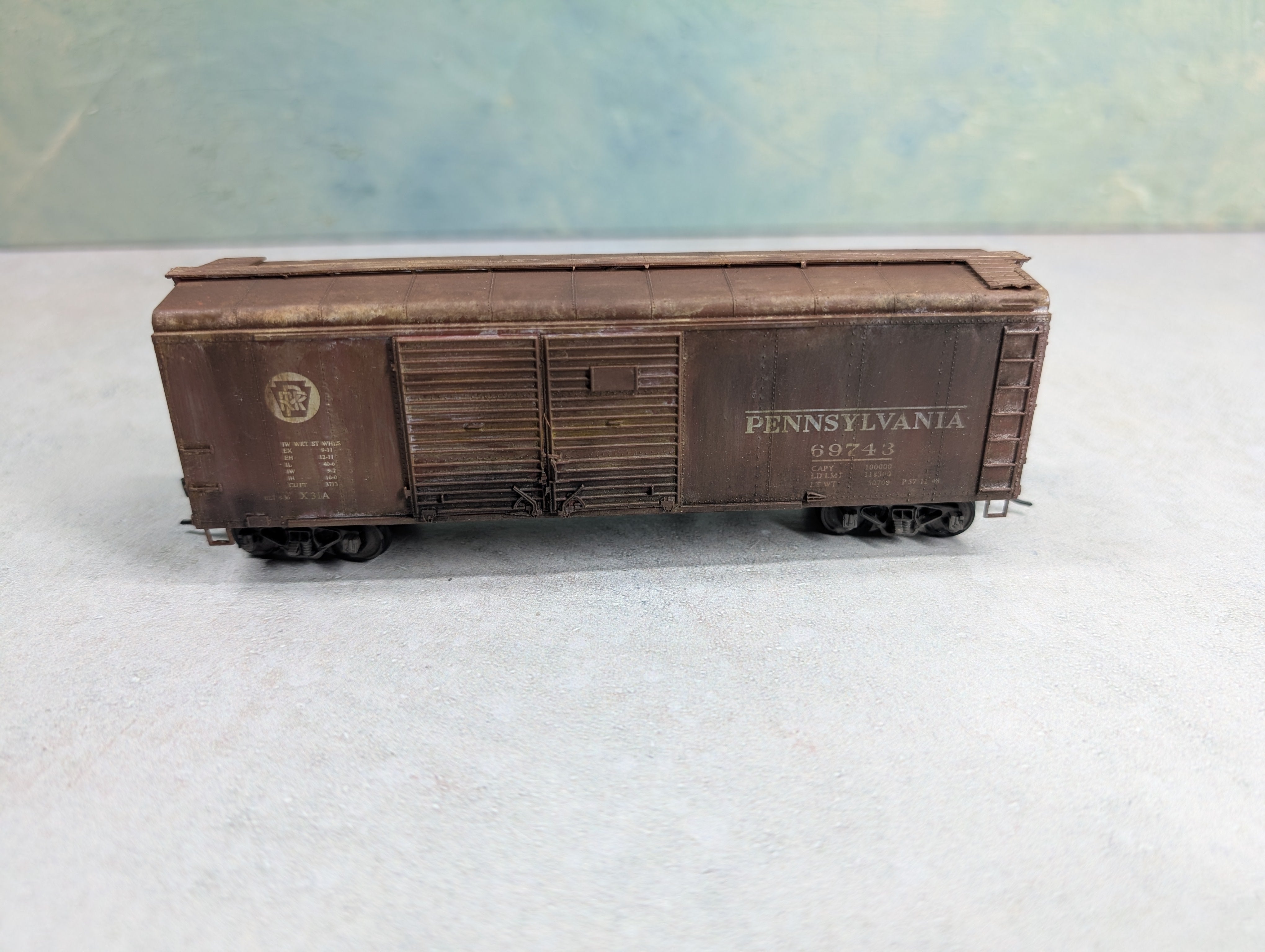 USED Bowser HO Scale Beautifully Weathered Rounded Top 40' Box Car Pennsylvania PRR #69743