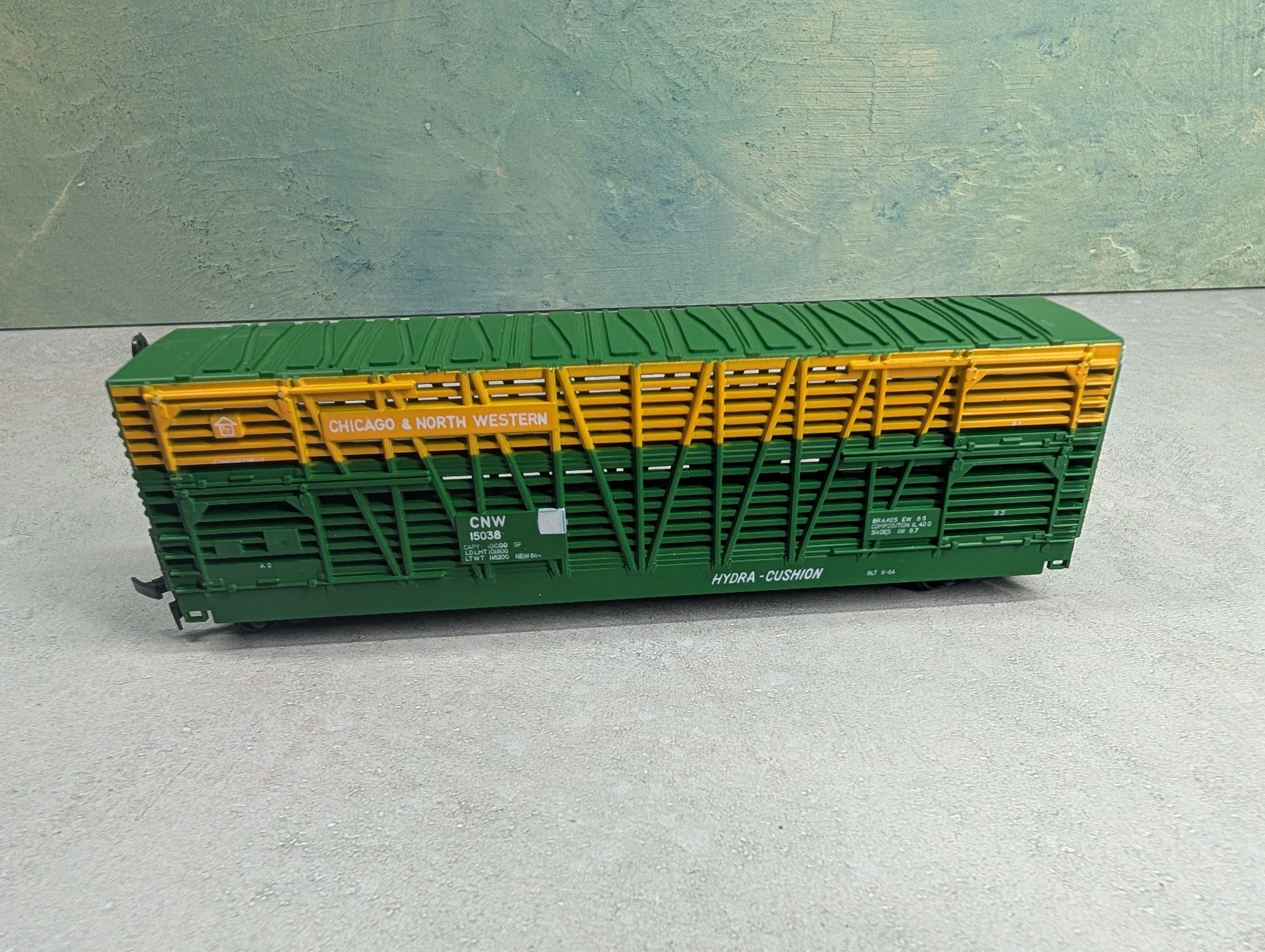 USED AHM HO Scale Hydra-Cushion Cattle Stock Car Chicago & North Western CNW #15038