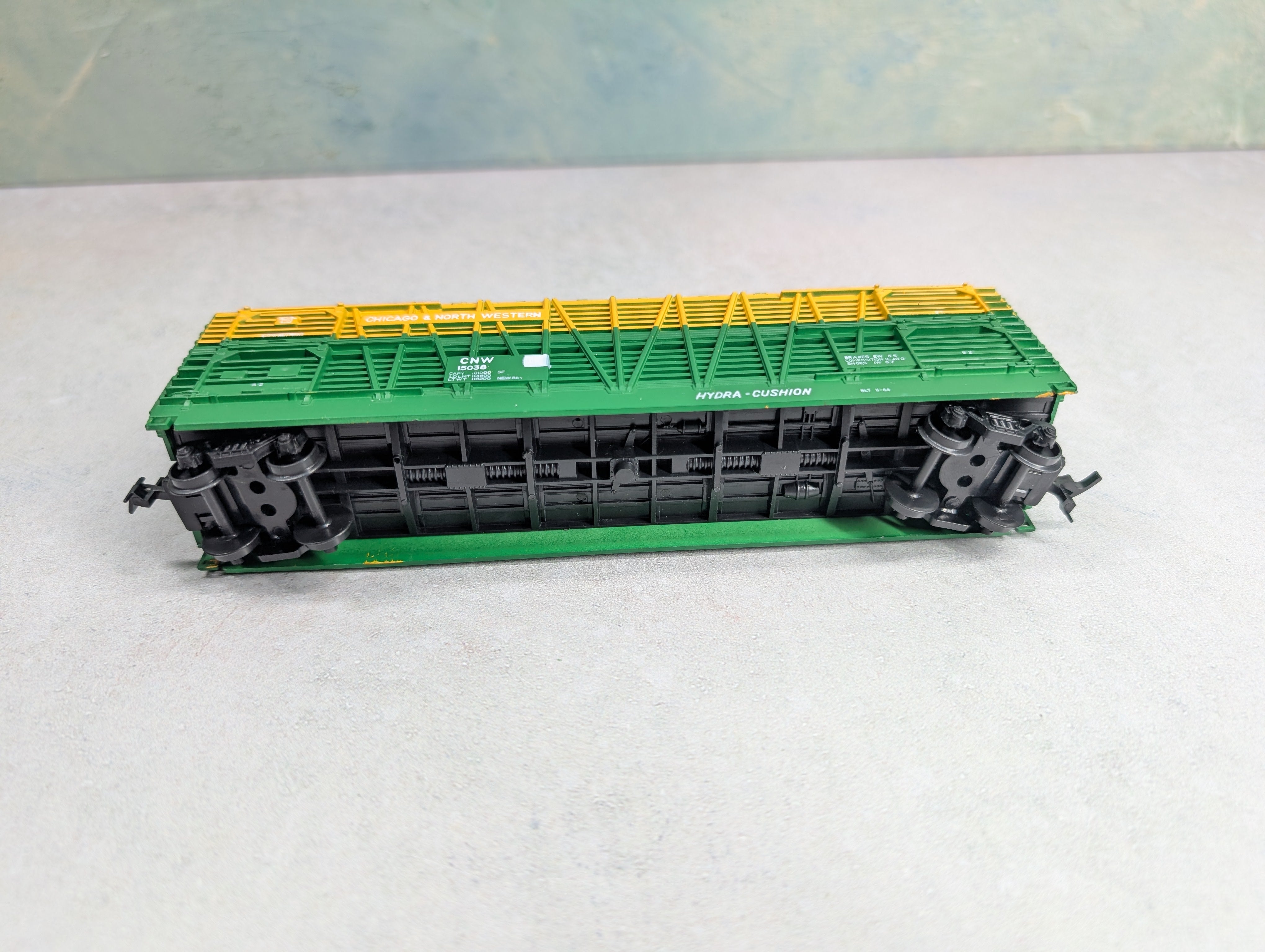 USED AHM HO Scale Hydra-Cushion Cattle Stock Car Chicago & North Western CNW #15038