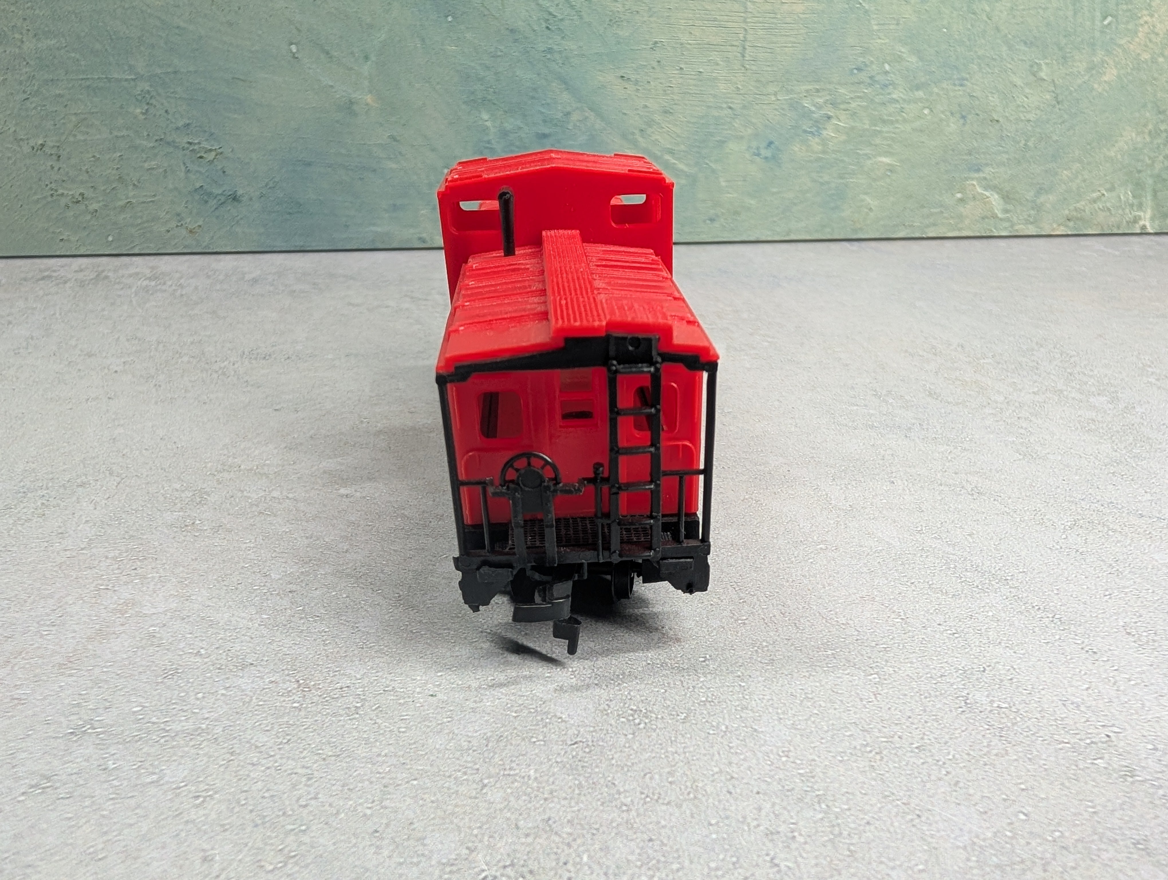USED HO Scale Red Safety Caboose #9125