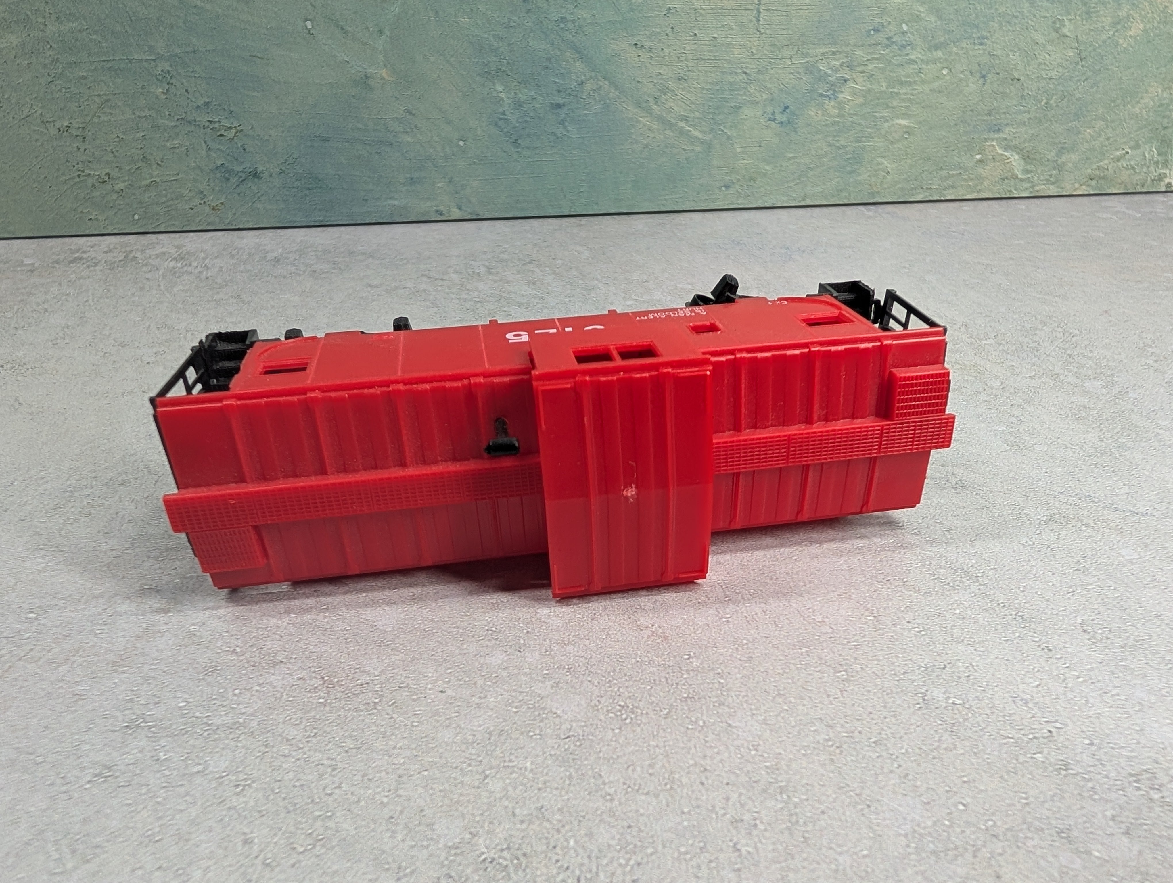 USED HO Scale Red Safety Caboose #9125