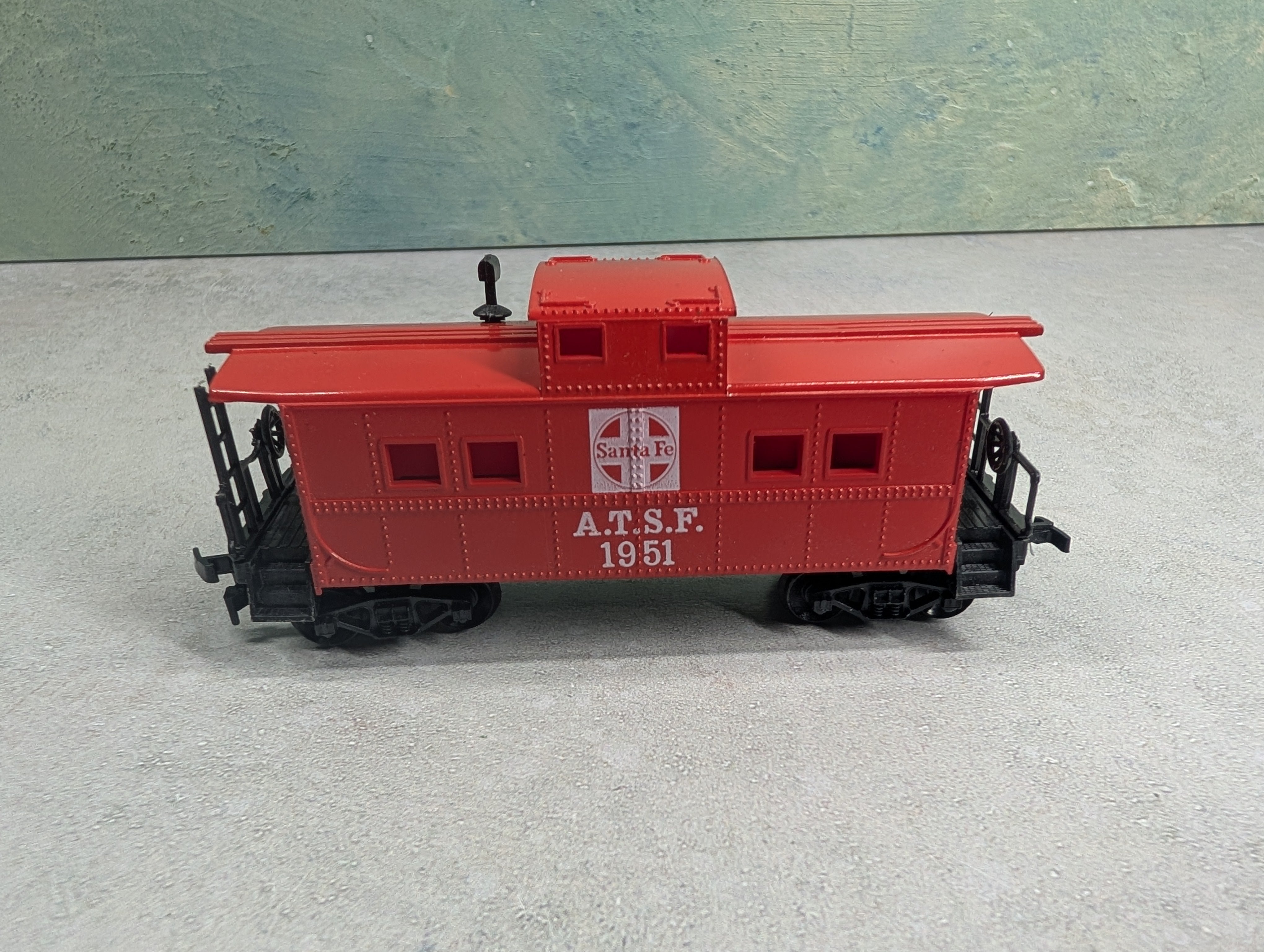 USED Life-Like HO Scale Caboose Santa Fe ATSF #1951