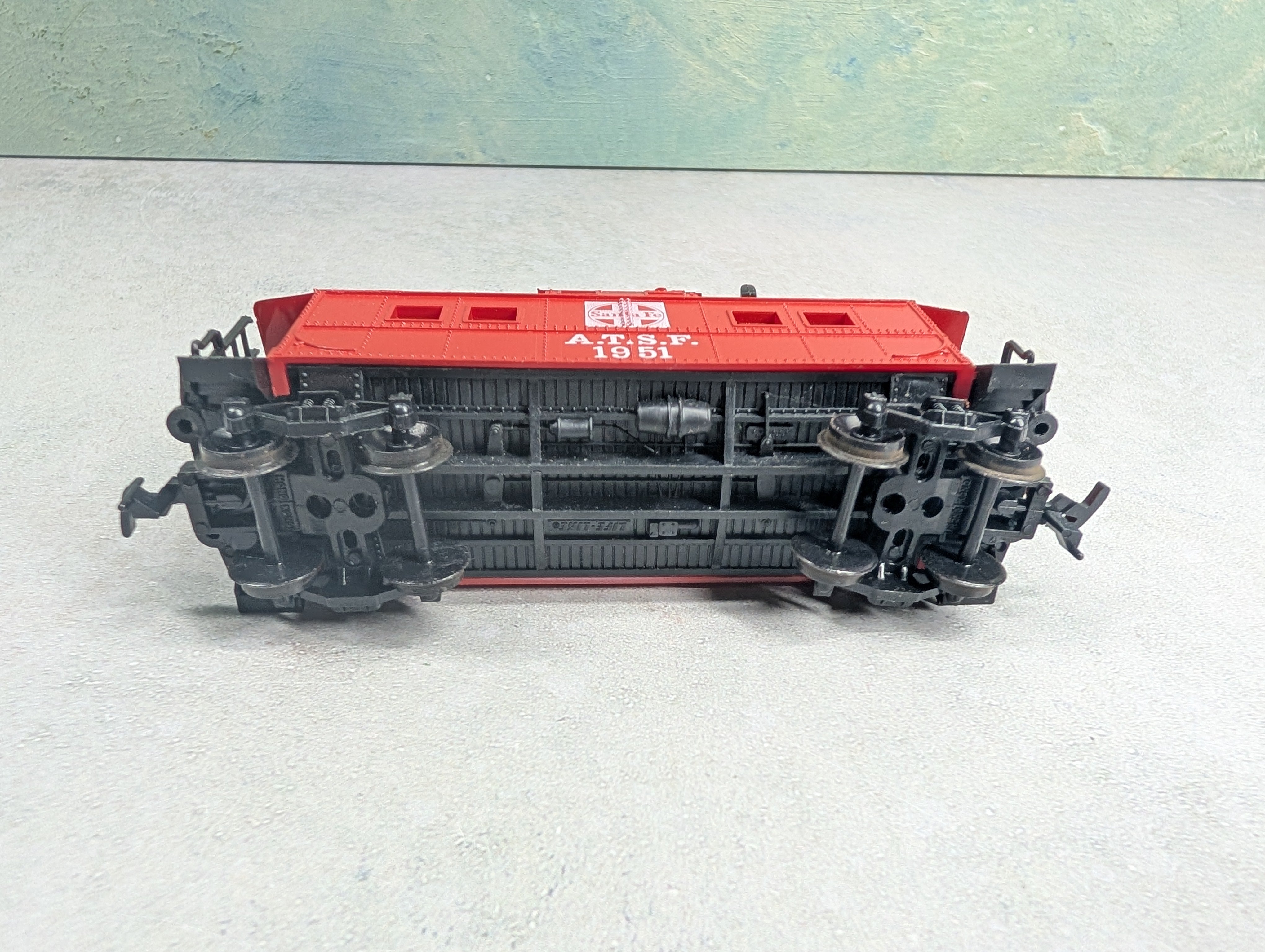 USED Life-Like HO Scale Caboose Santa Fe ATSF #1951