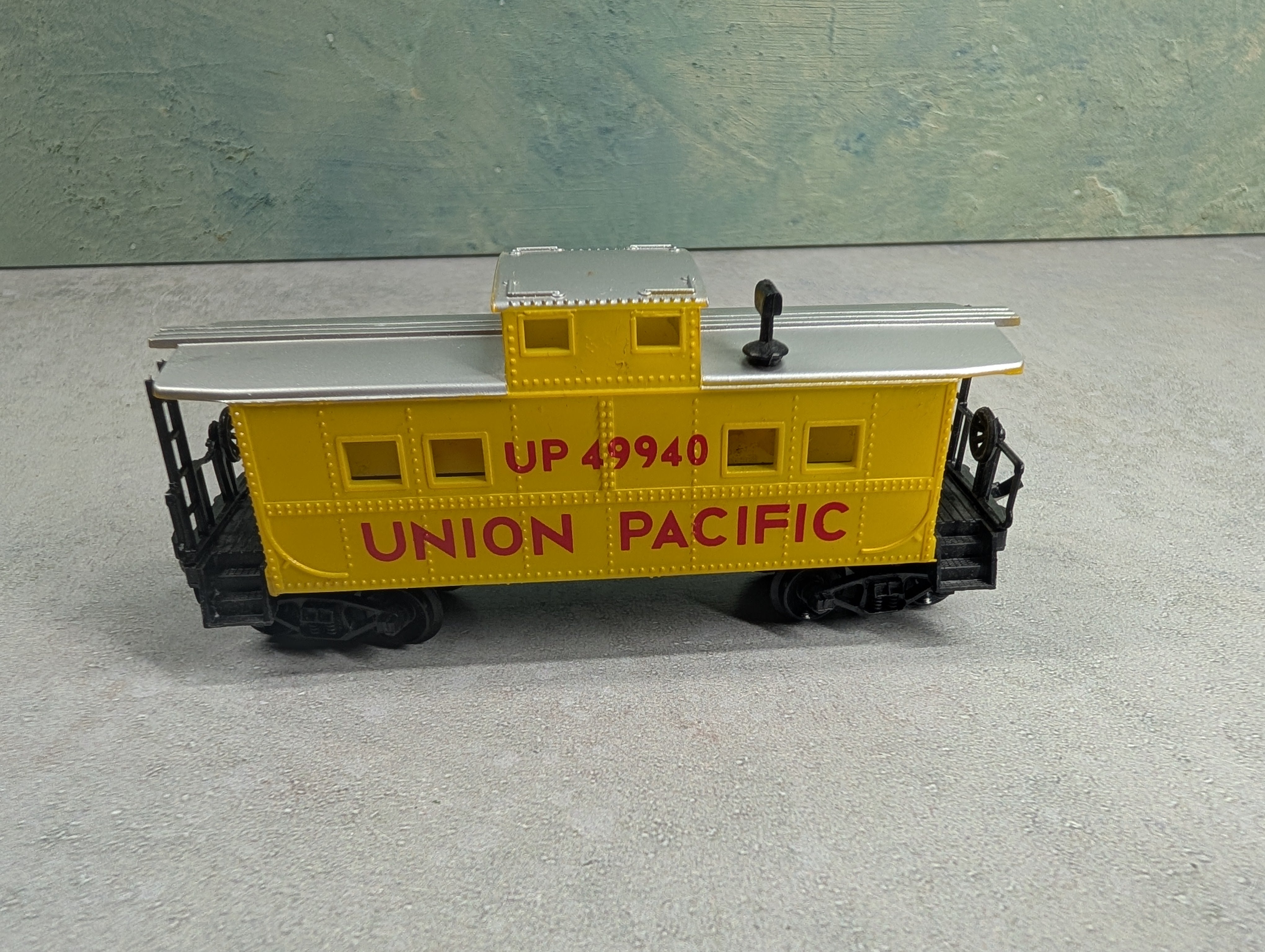 USED Life-Like HO Scale Caboose Union Pacific UP #49940 Silver Roof