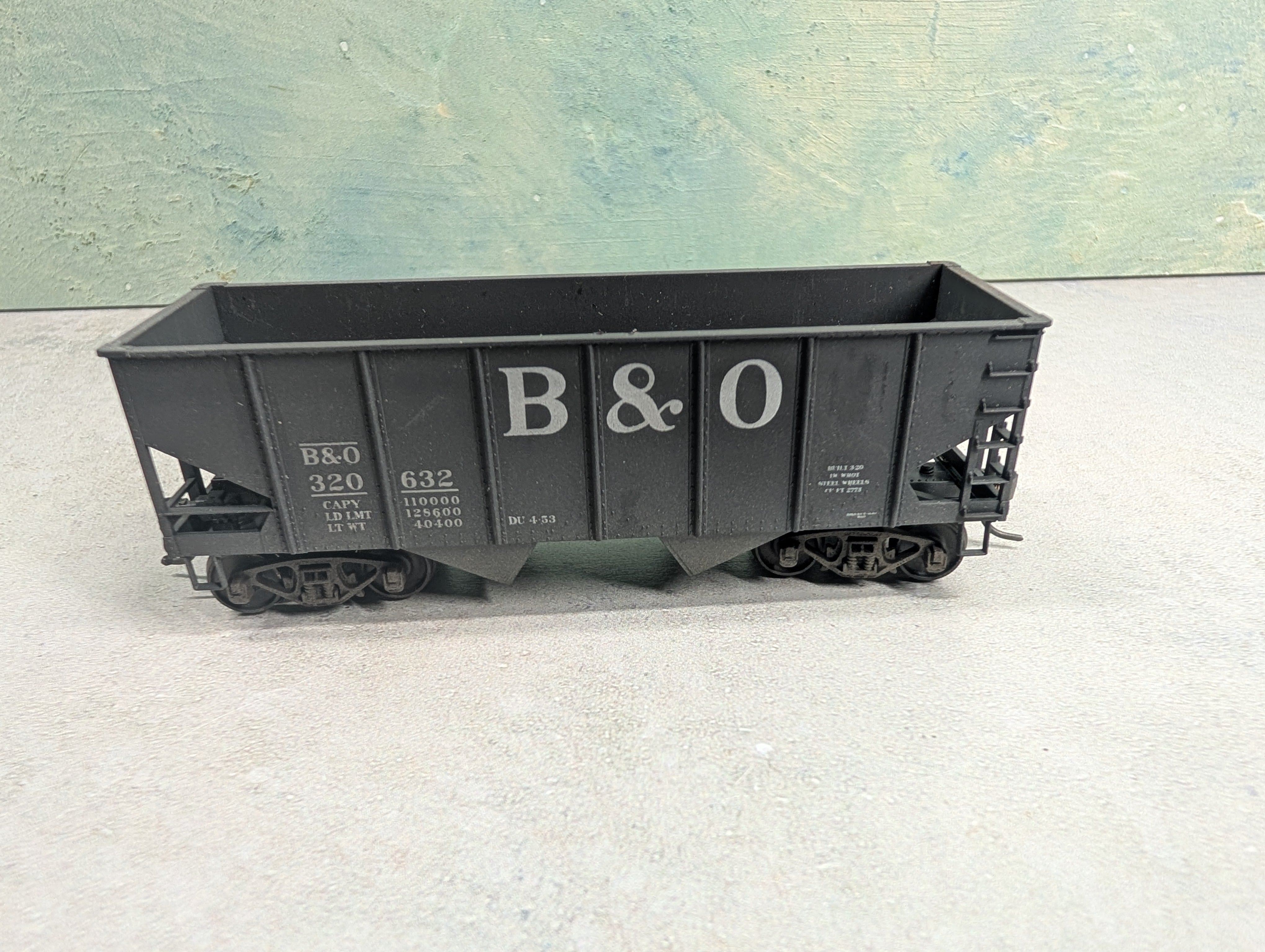 USED Accurail HO Scale 2 Bay Hopper Baltimore and Ohio B&O #320632 Lightly Weathered