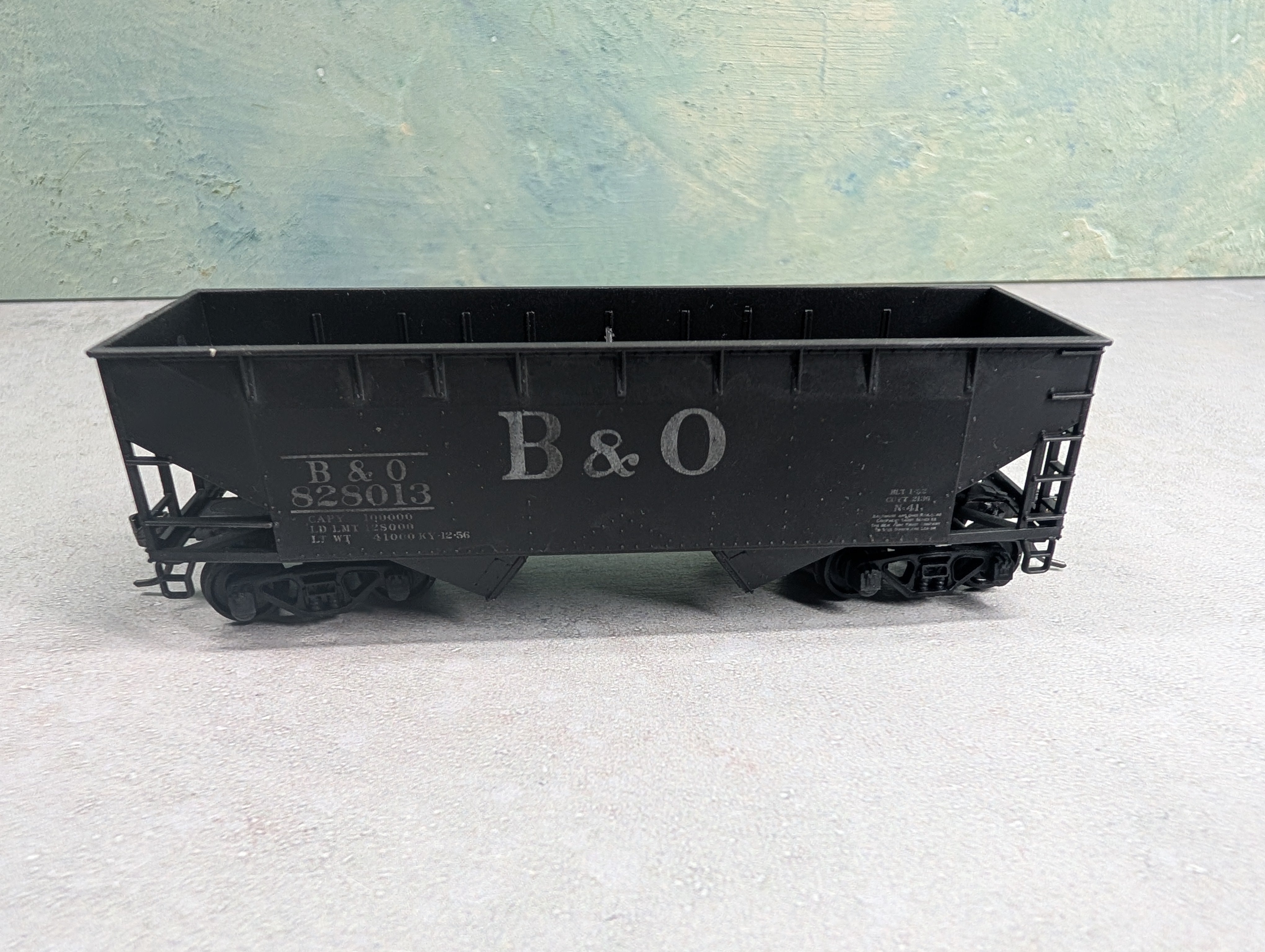 USED Athearn HO Scale 2 Bay Hopper Baltimore and Ohio B&O #828013 Lightly Weathered