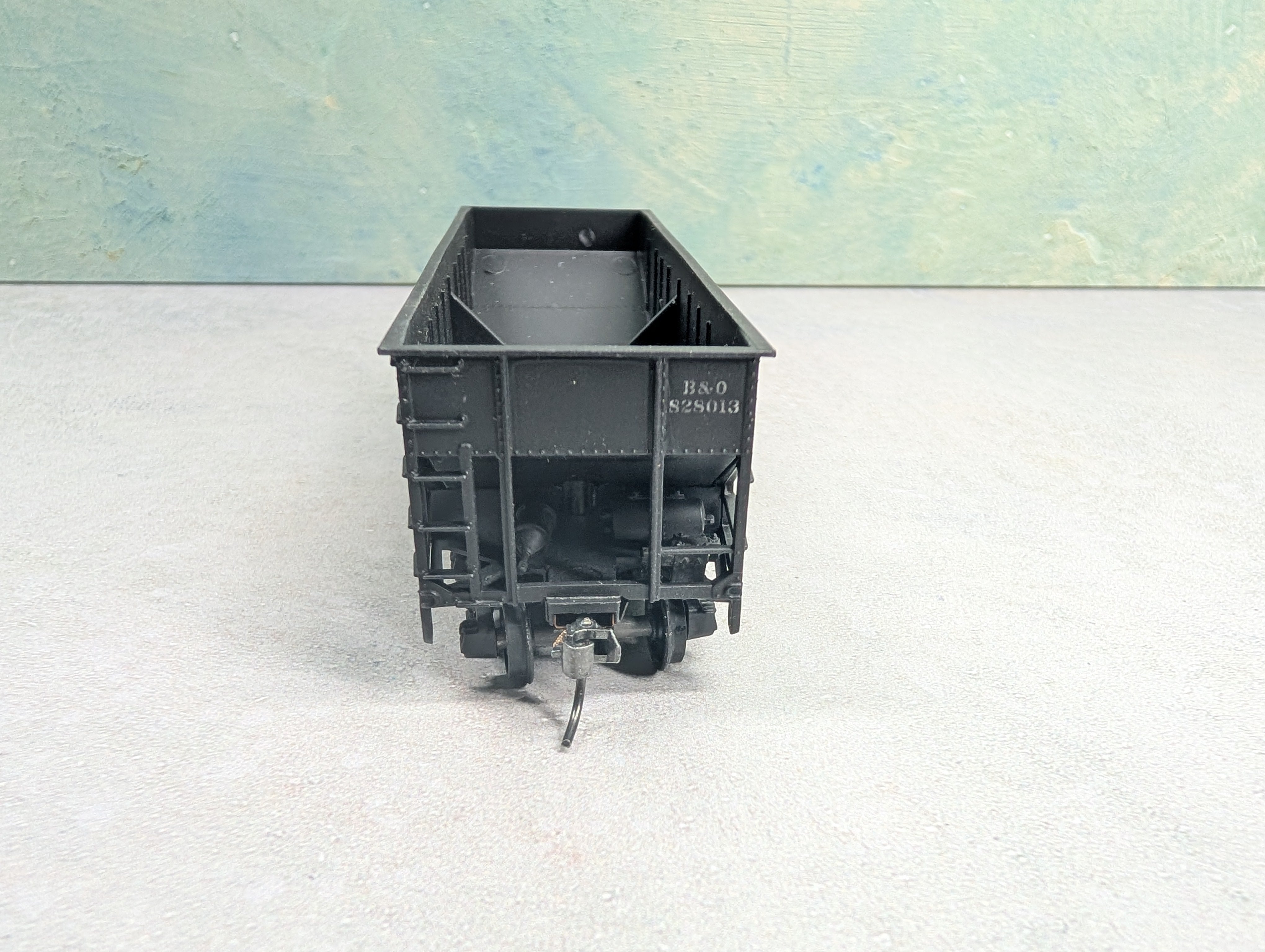 USED Athearn HO Scale 2 Bay Hopper Baltimore and Ohio B&O #828013 Lightly Weathered