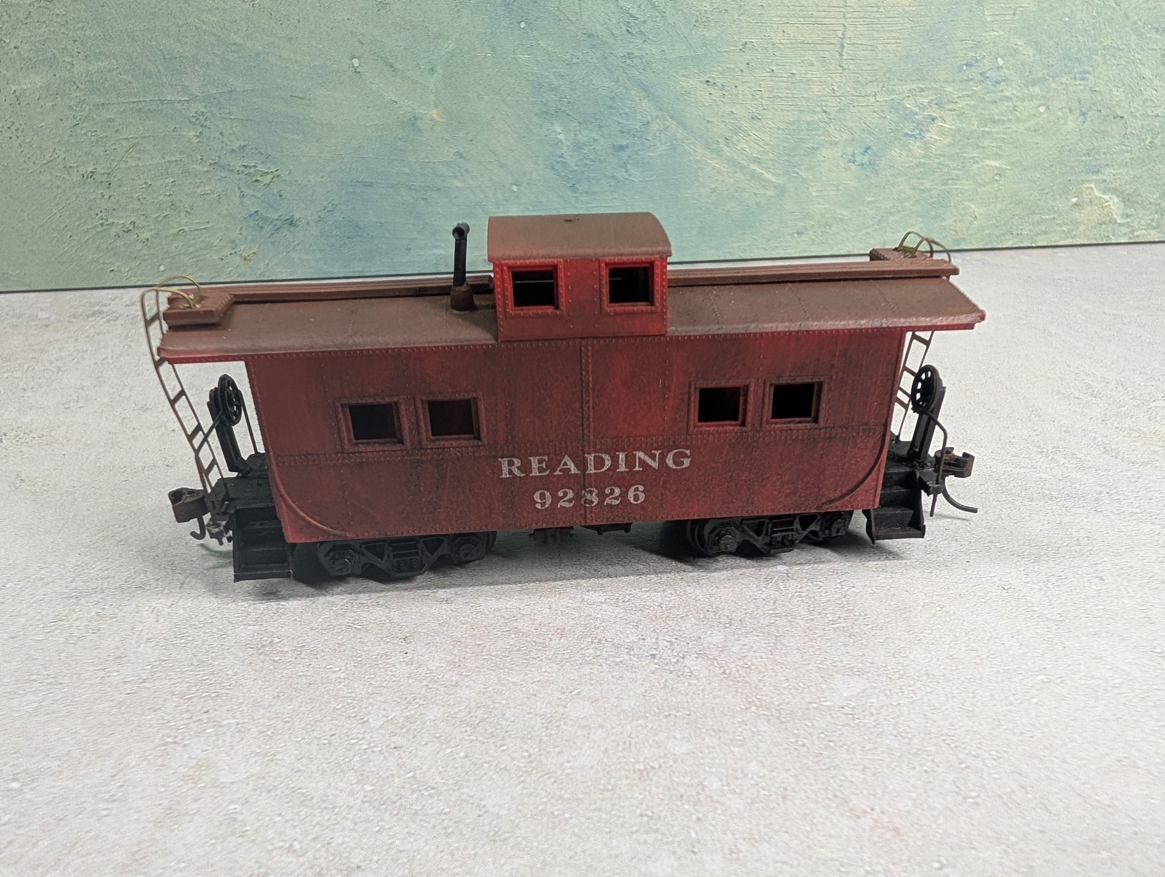 USED Roundhouse HO Scale Caboose Reading #92826 Weathered