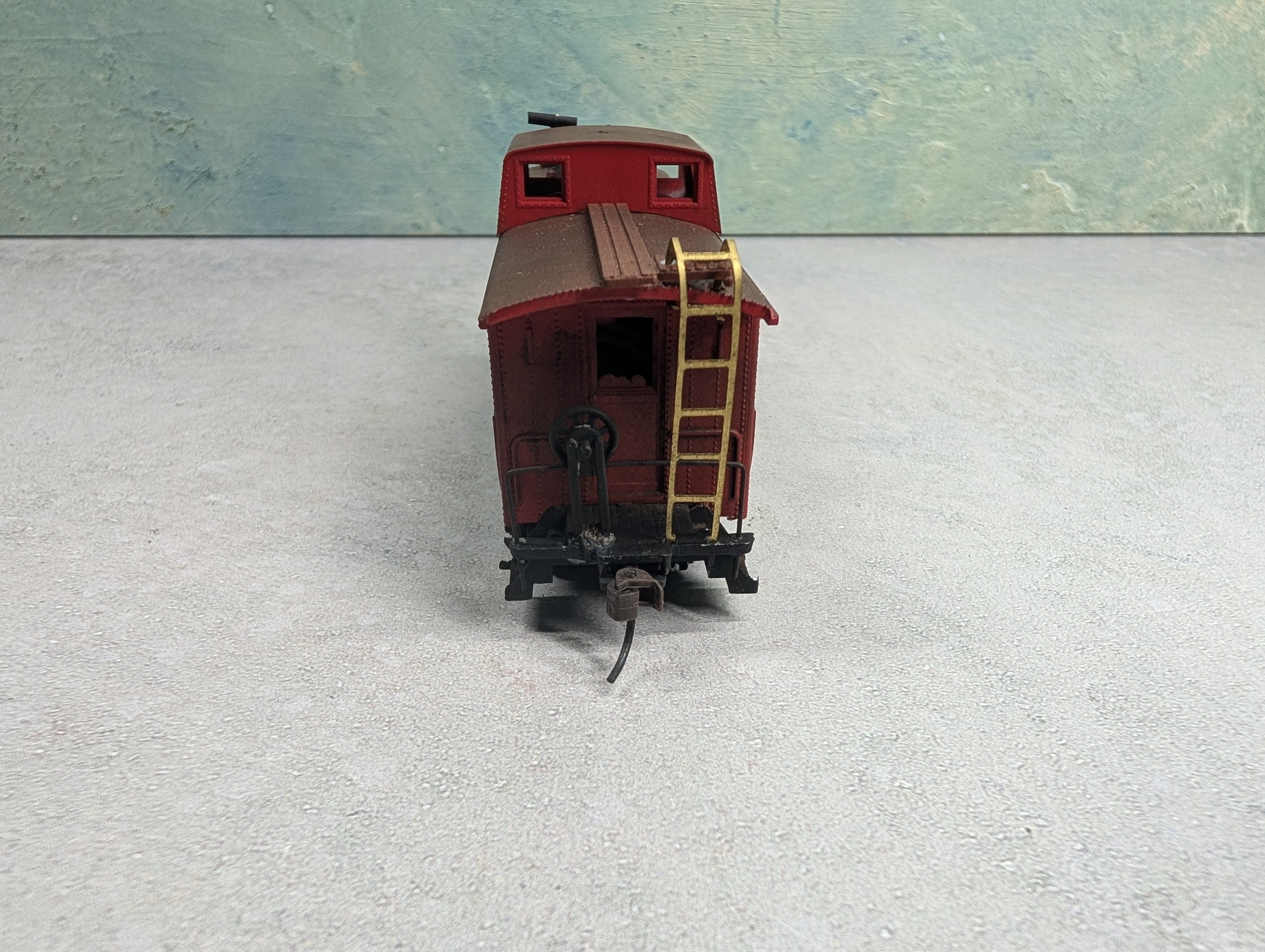 USED Roundhouse HO Scale Caboose Reading #92826 Weathered