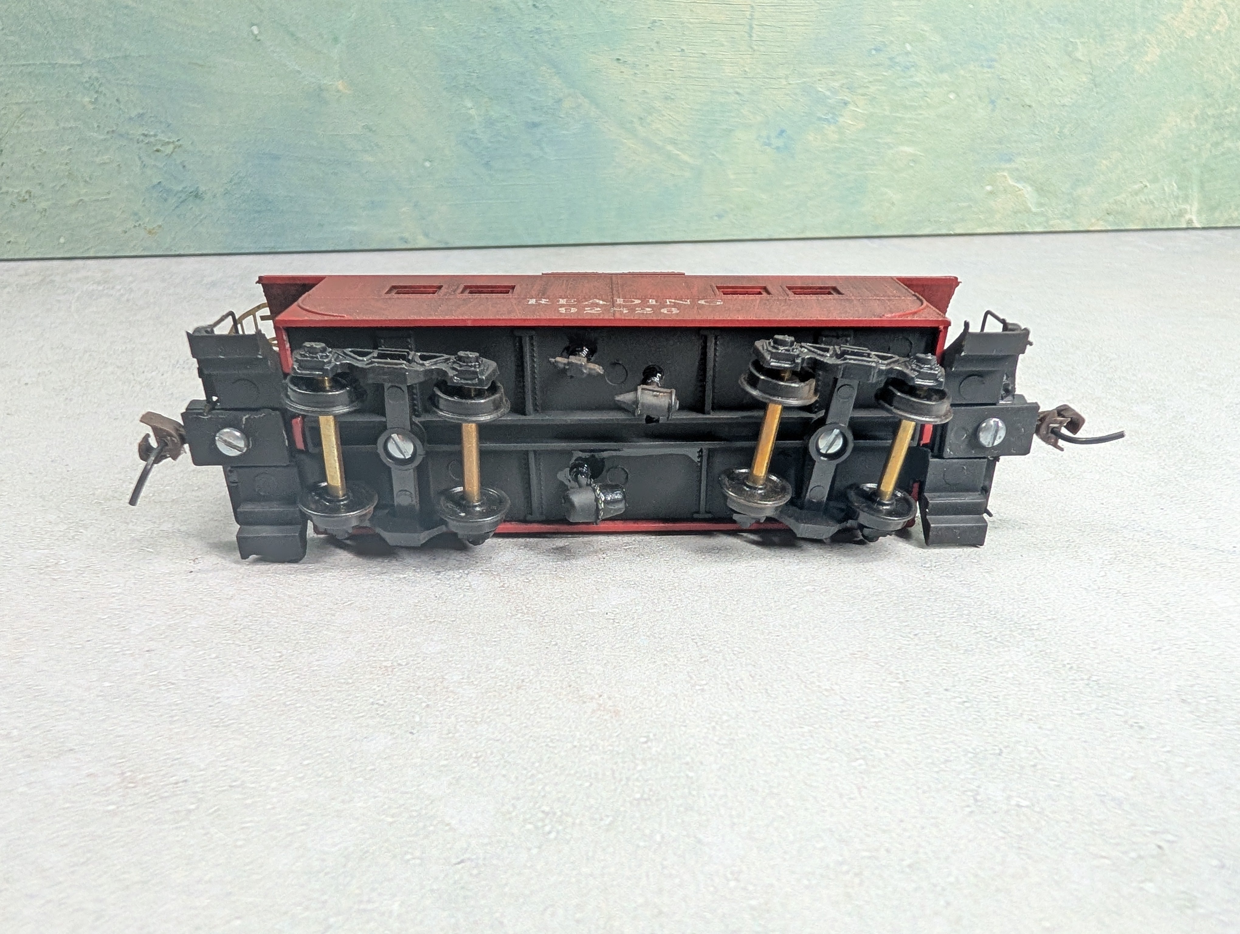 USED Roundhouse HO Scale Caboose Reading #92826 Weathered